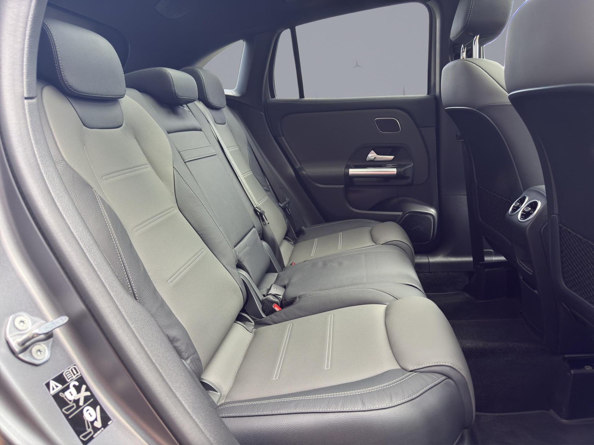 MERCEDES-BENZ GLA 45 S AMG 4matic+-image-16