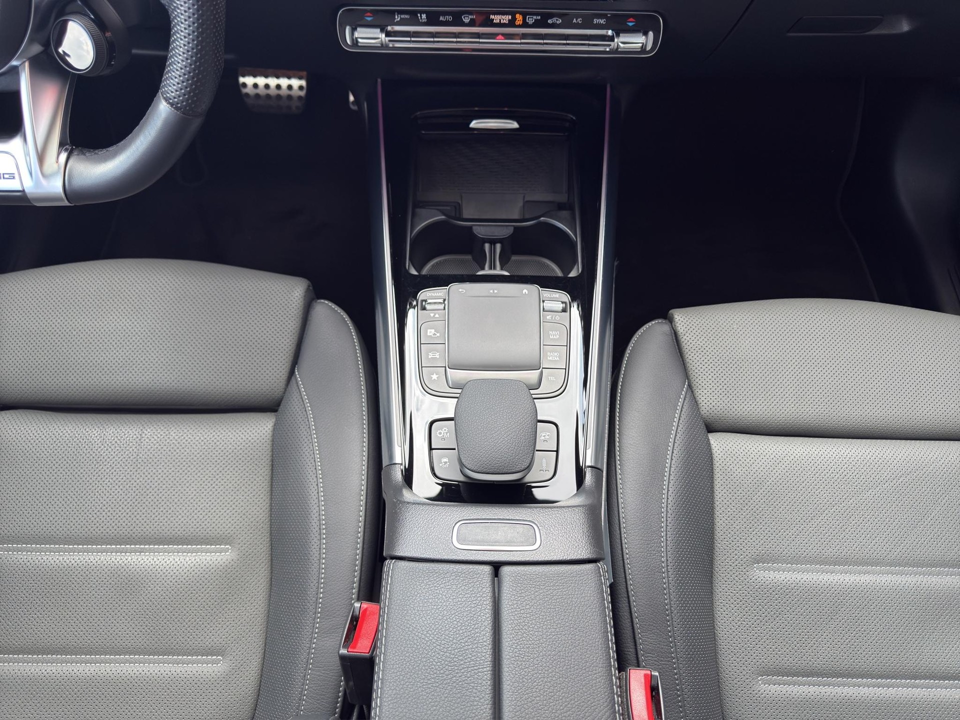 MERCEDES-BENZ GLA 45 S AMG 4matic+-image-13