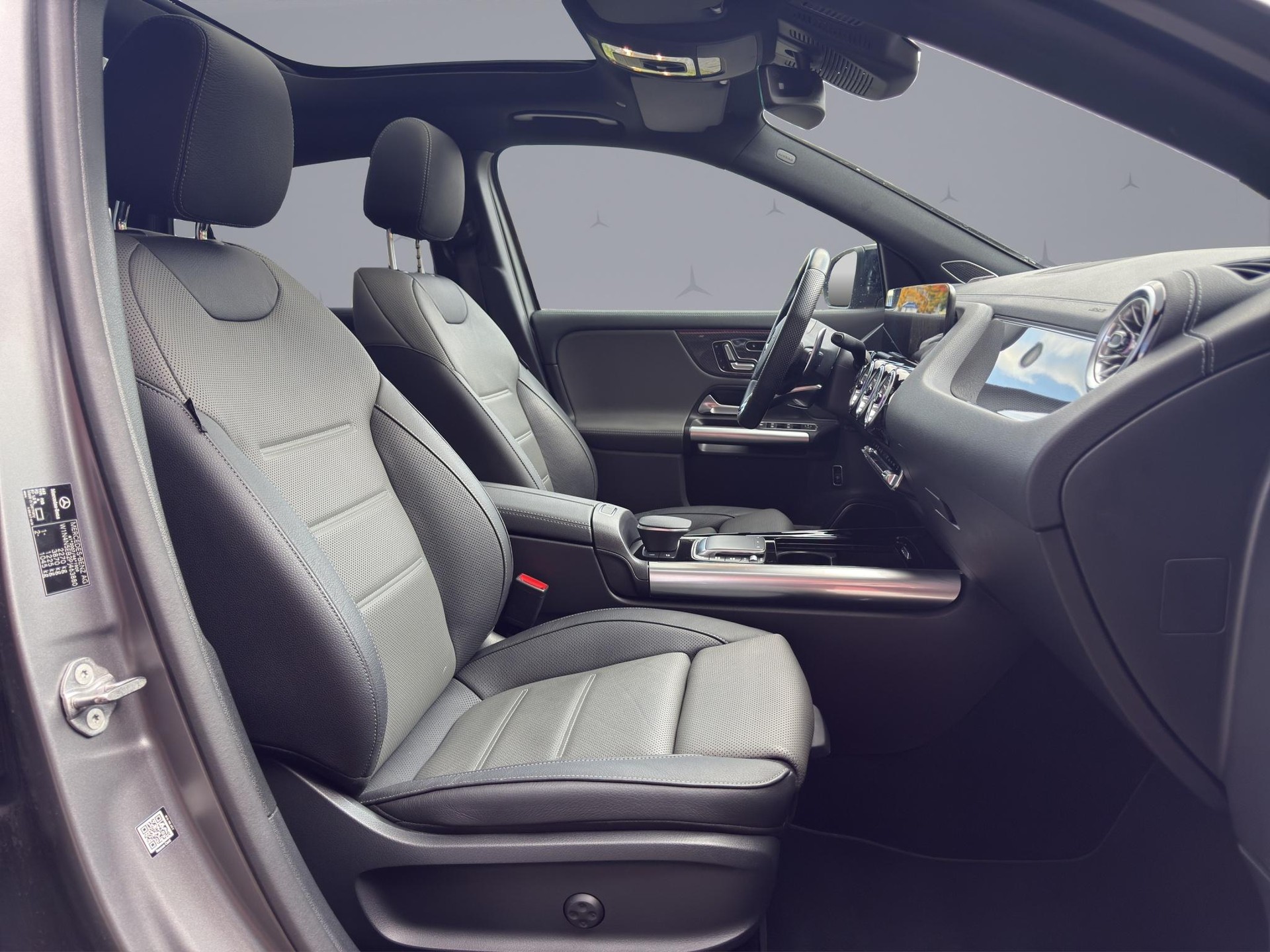 MERCEDES-BENZ GLA 45 S AMG 4matic+-image-15