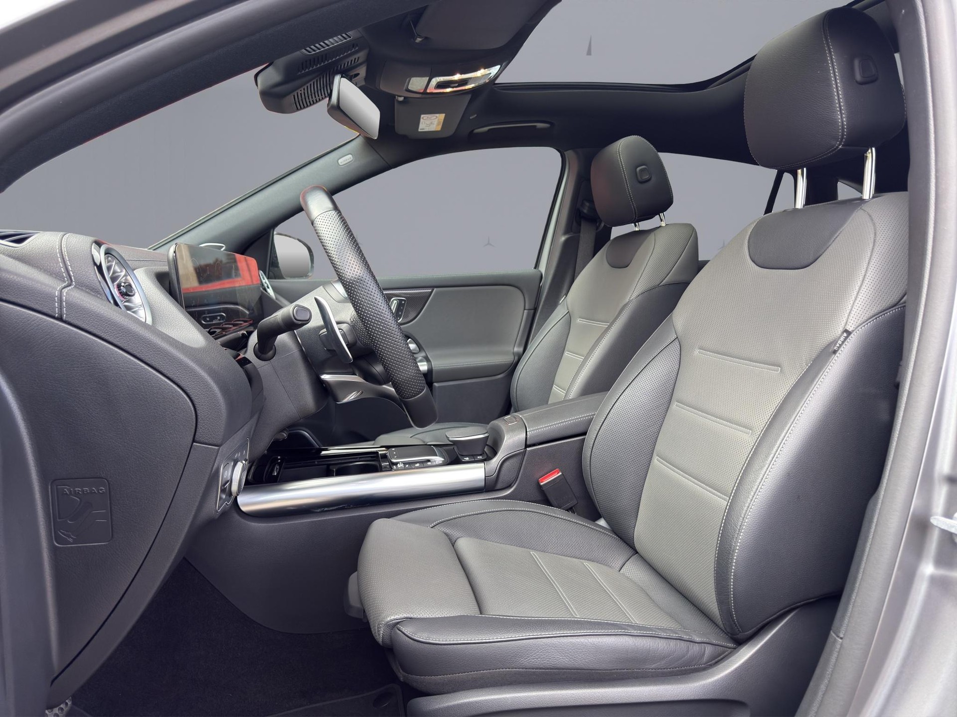 MERCEDES-BENZ GLA 45 S AMG 4matic+-image-9