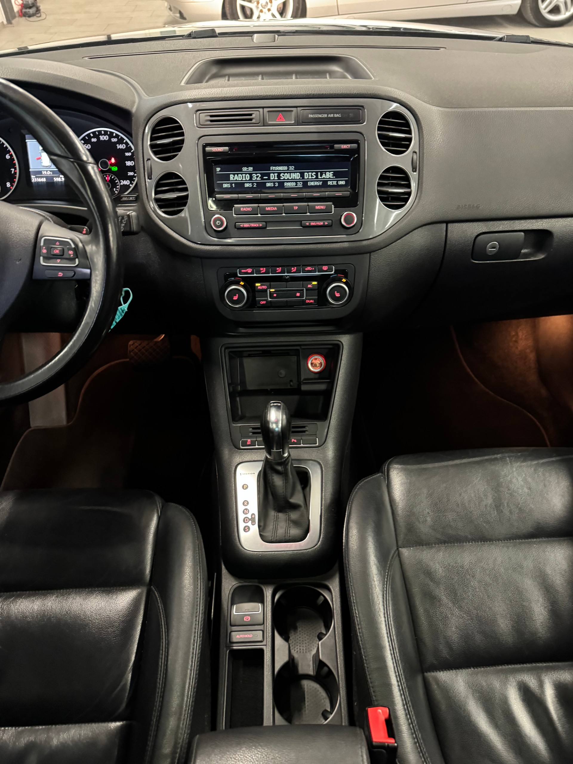 VW Tiguan 2.0 TSI Sport&Style 4Motion DSG-image-12