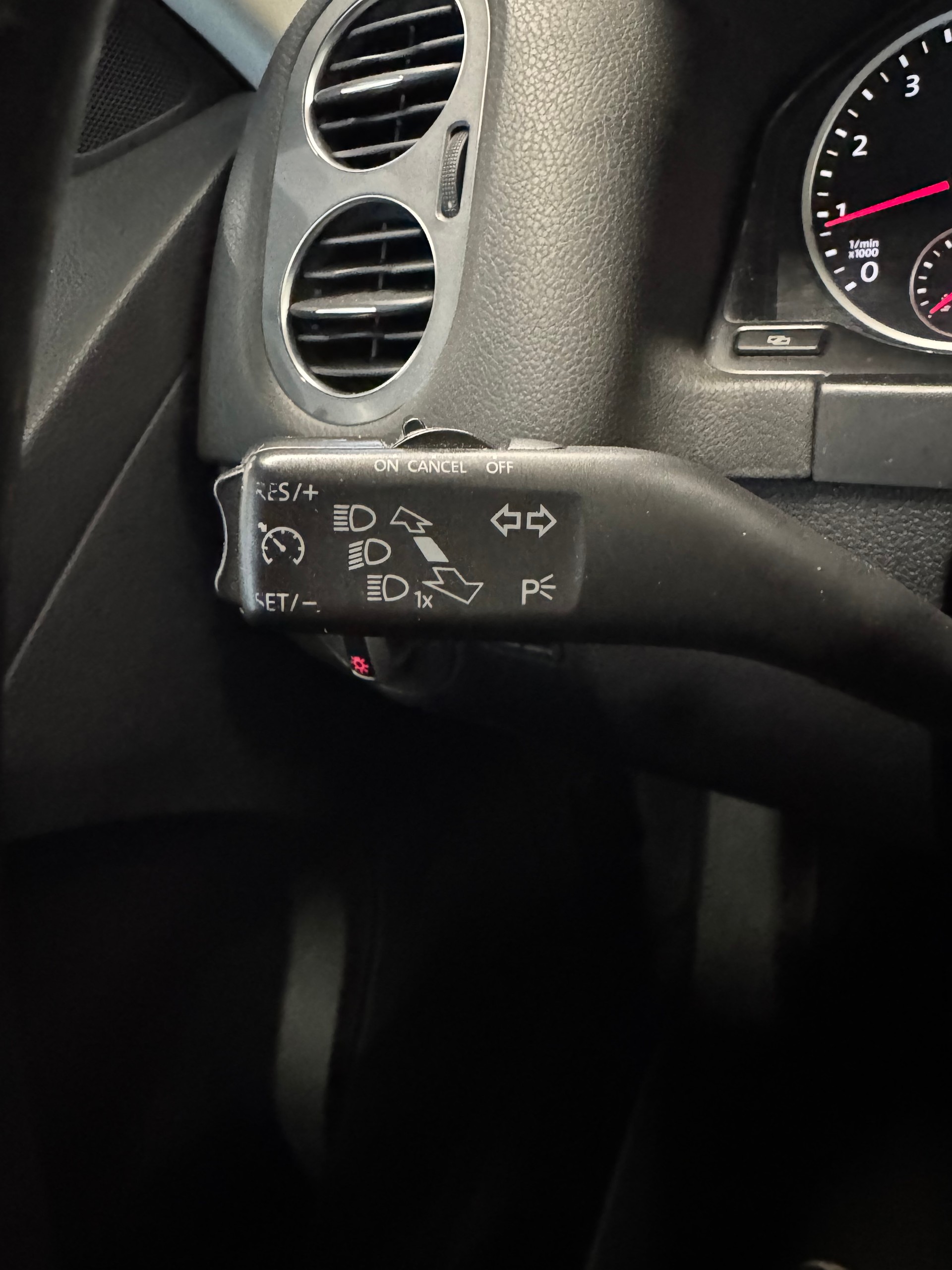 VW Tiguan 2.0 TSI Sport&Style 4Motion DSG-image-19