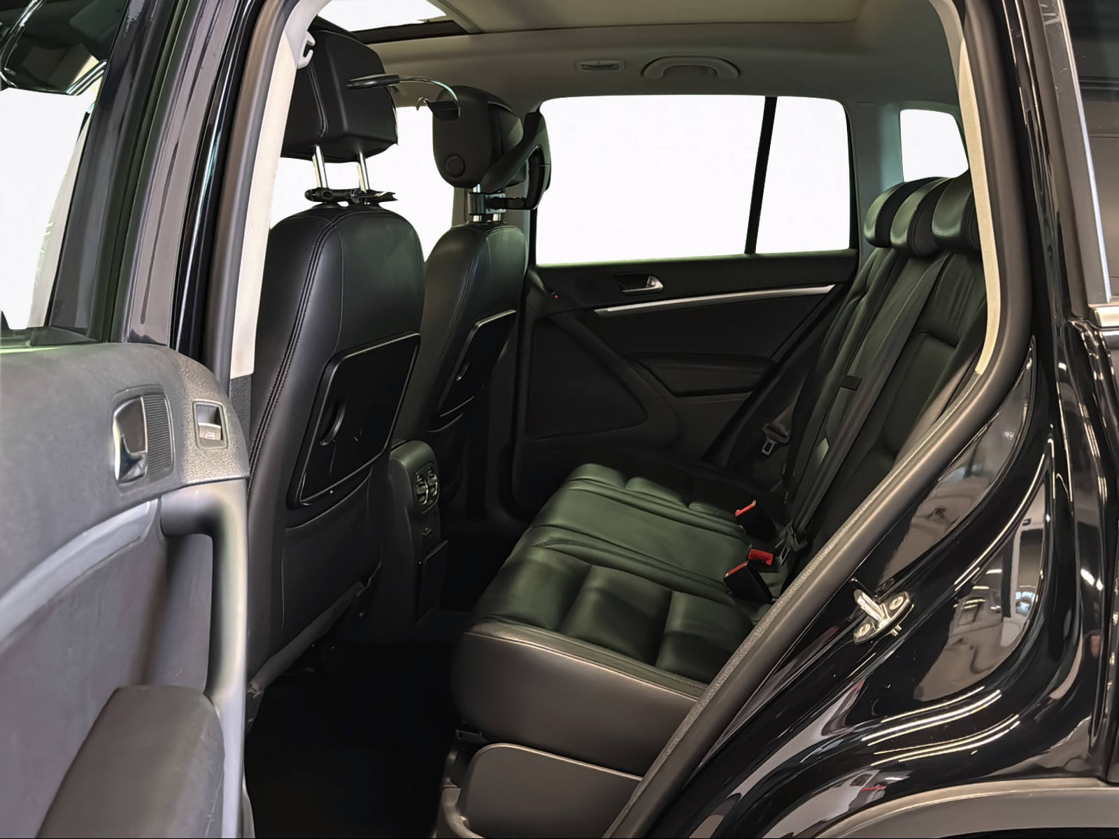 VW Tiguan 2.0 TSI Sport&Style 4Motion DSG-image-11