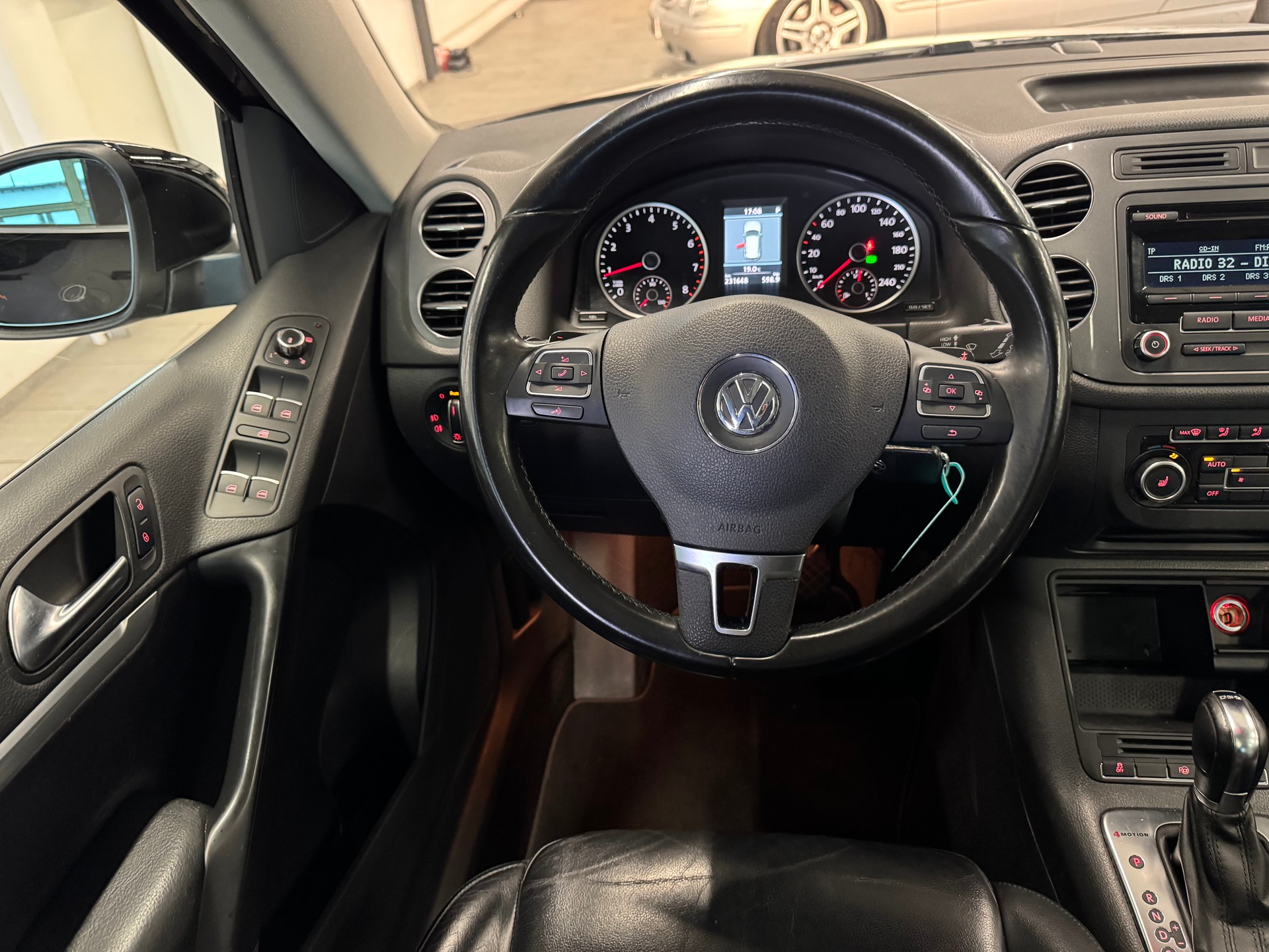 VW Tiguan 2.0 TSI Sport&Style 4Motion DSG-image-13
