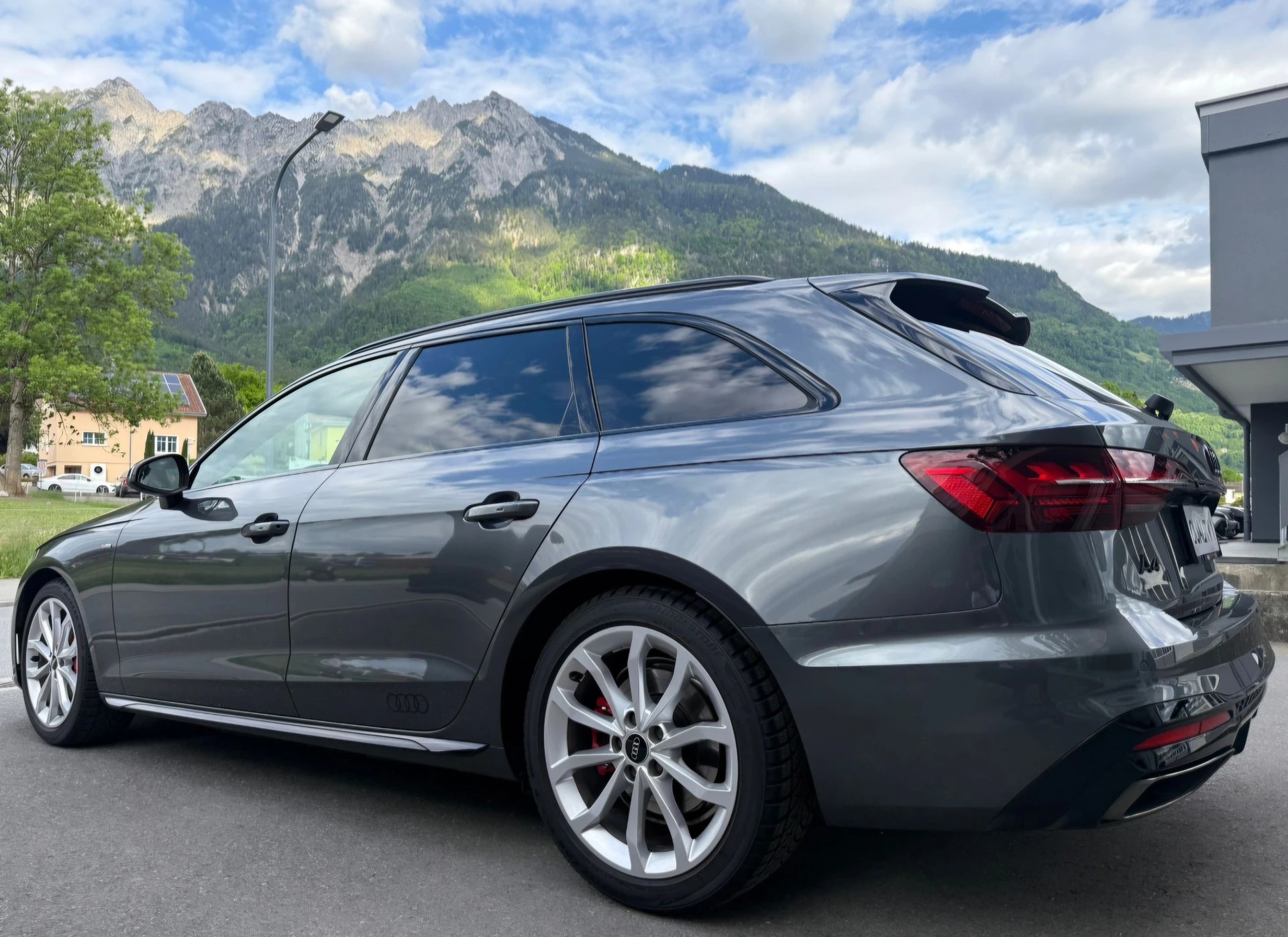 AUDI 40 TFSI S line competition S-tronic quattro-image-1