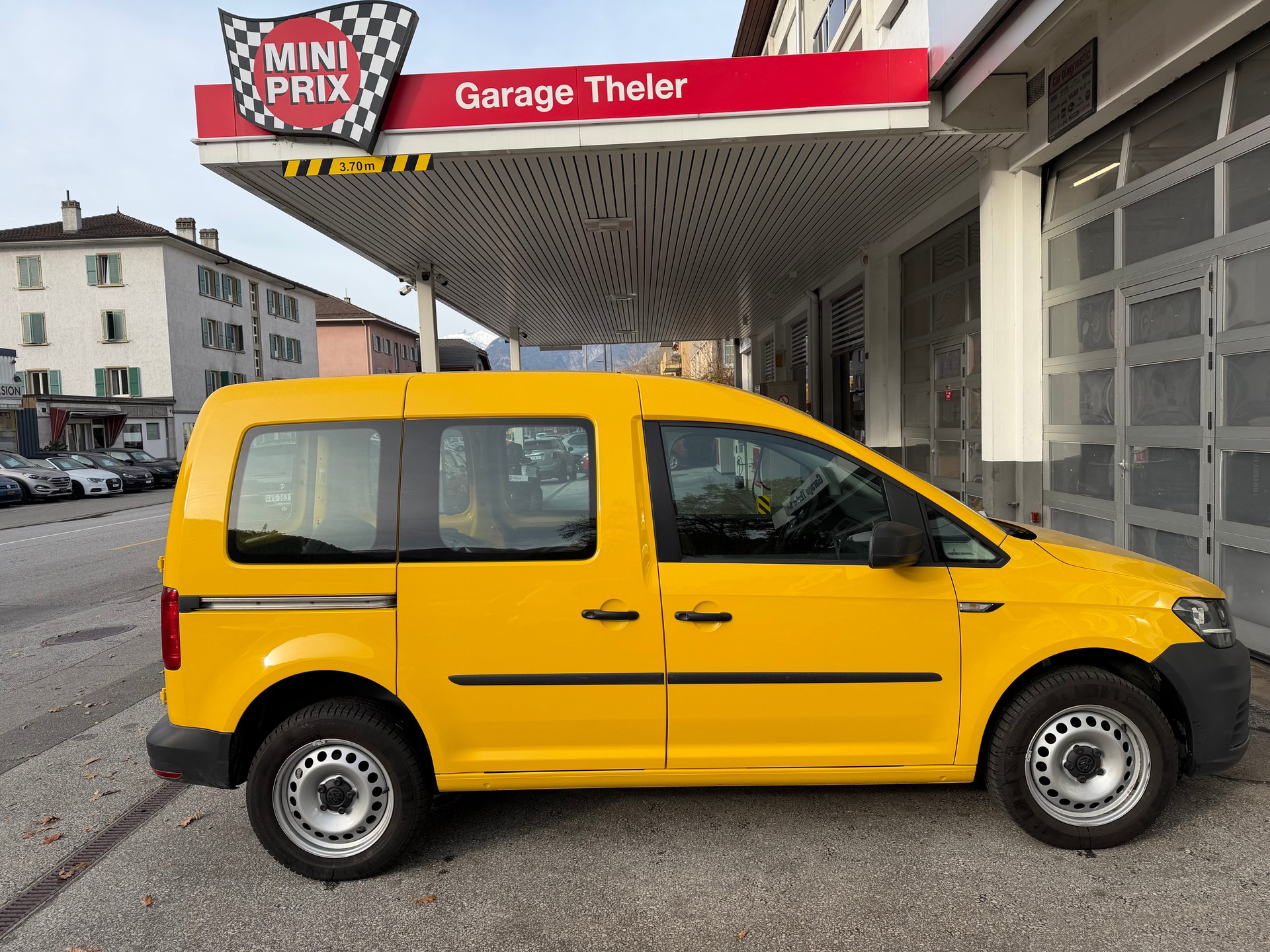 VW Caddy 2.0TDI 4Motion BlueMotion Technology-image-2