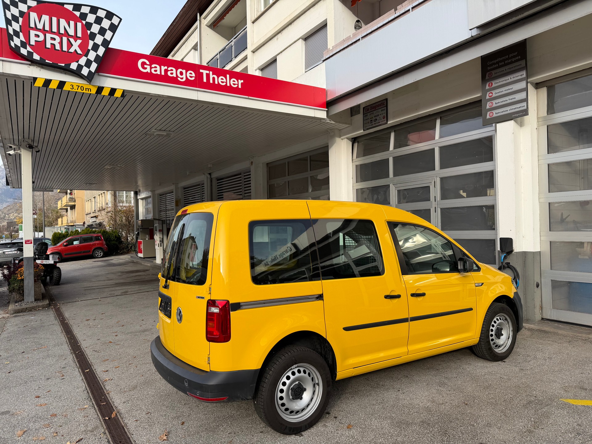 VW Caddy 2.0TDI 4Motion BlueMotion Technology-image-3