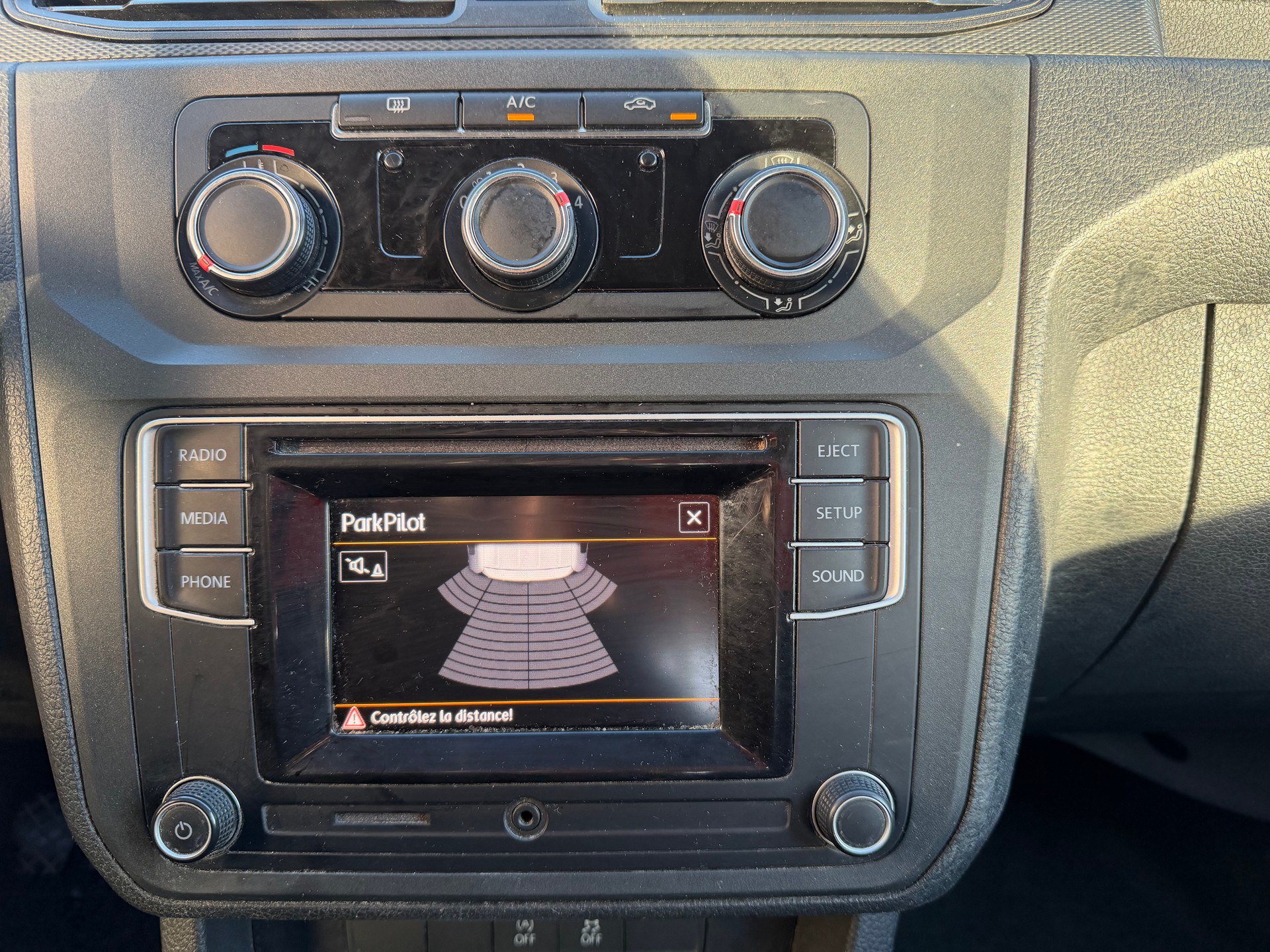 VW Caddy 2.0TDI 4Motion BlueMotion Technology-image-16