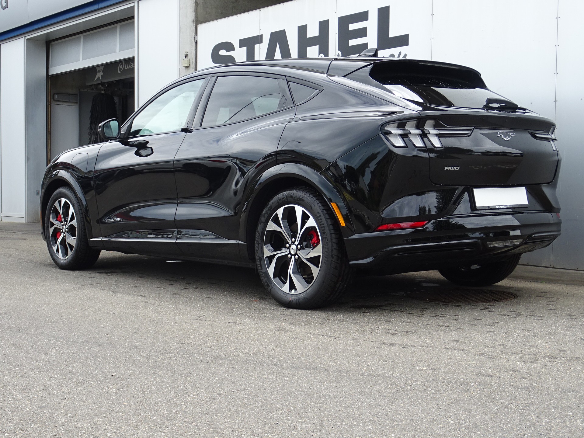 FORD Mustang Mach-E Extended AWD-image-2