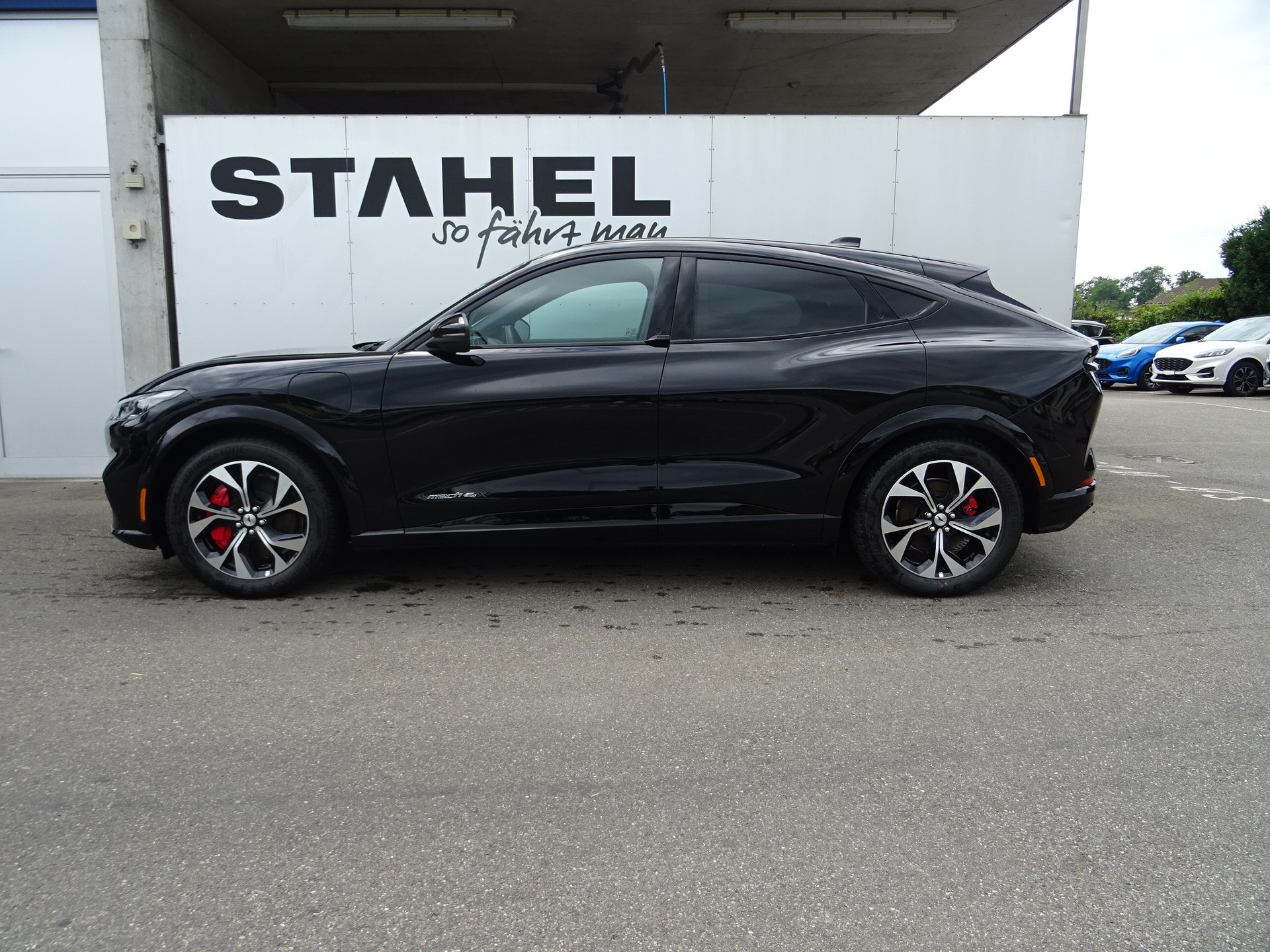 FORD Mustang Mach-E Extended AWD-image-0
