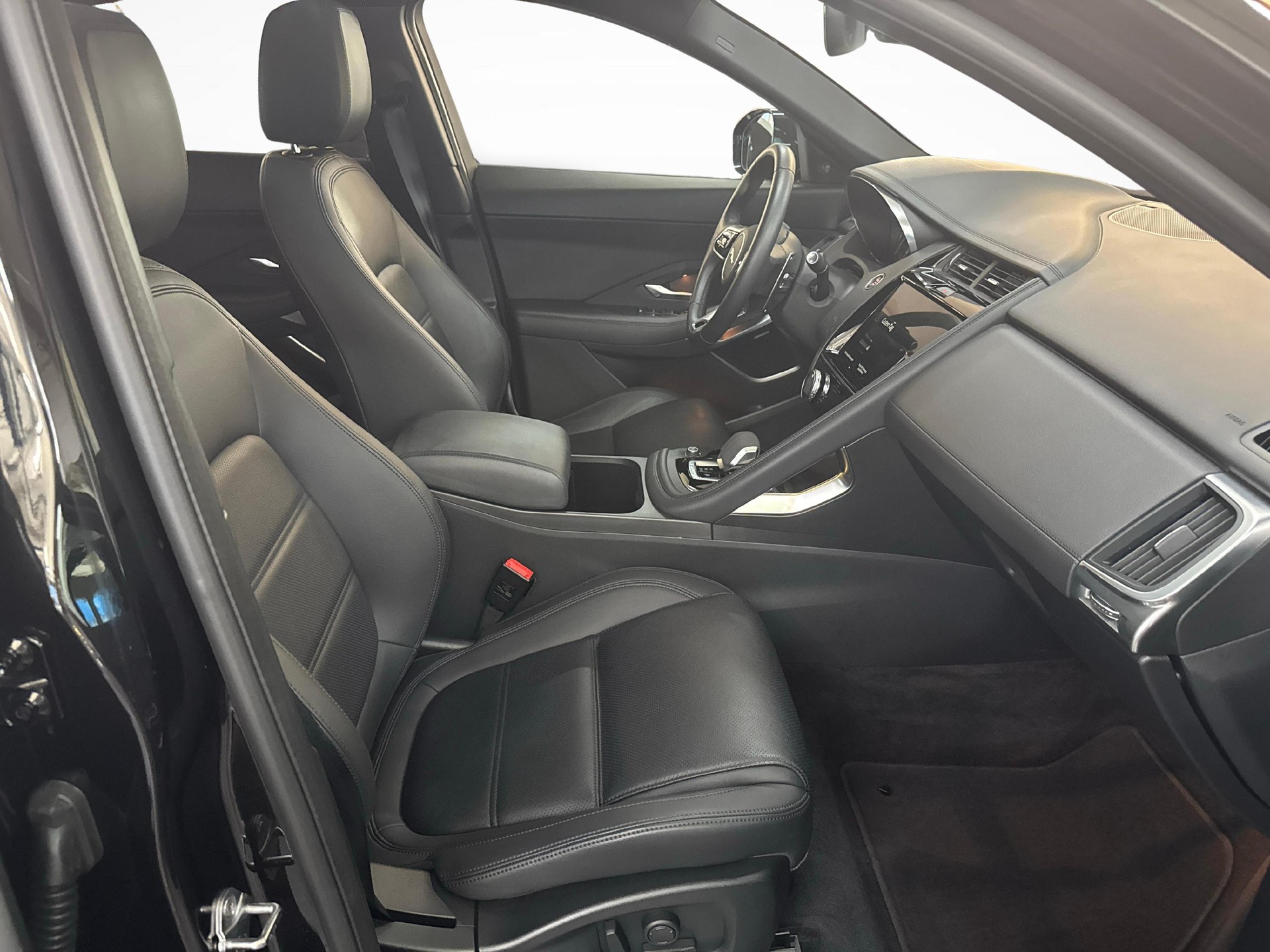 JAGUAR E-Pace 2.0 D I4 165 SE AWD-image-10