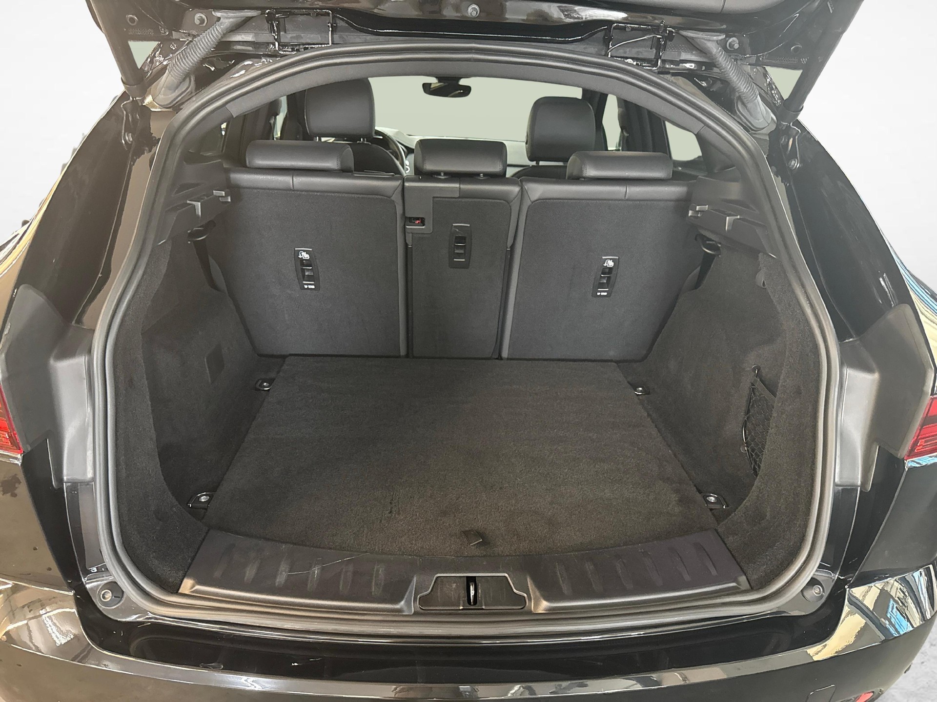 JAGUAR E-Pace 2.0 D I4 165 SE AWD-image-12