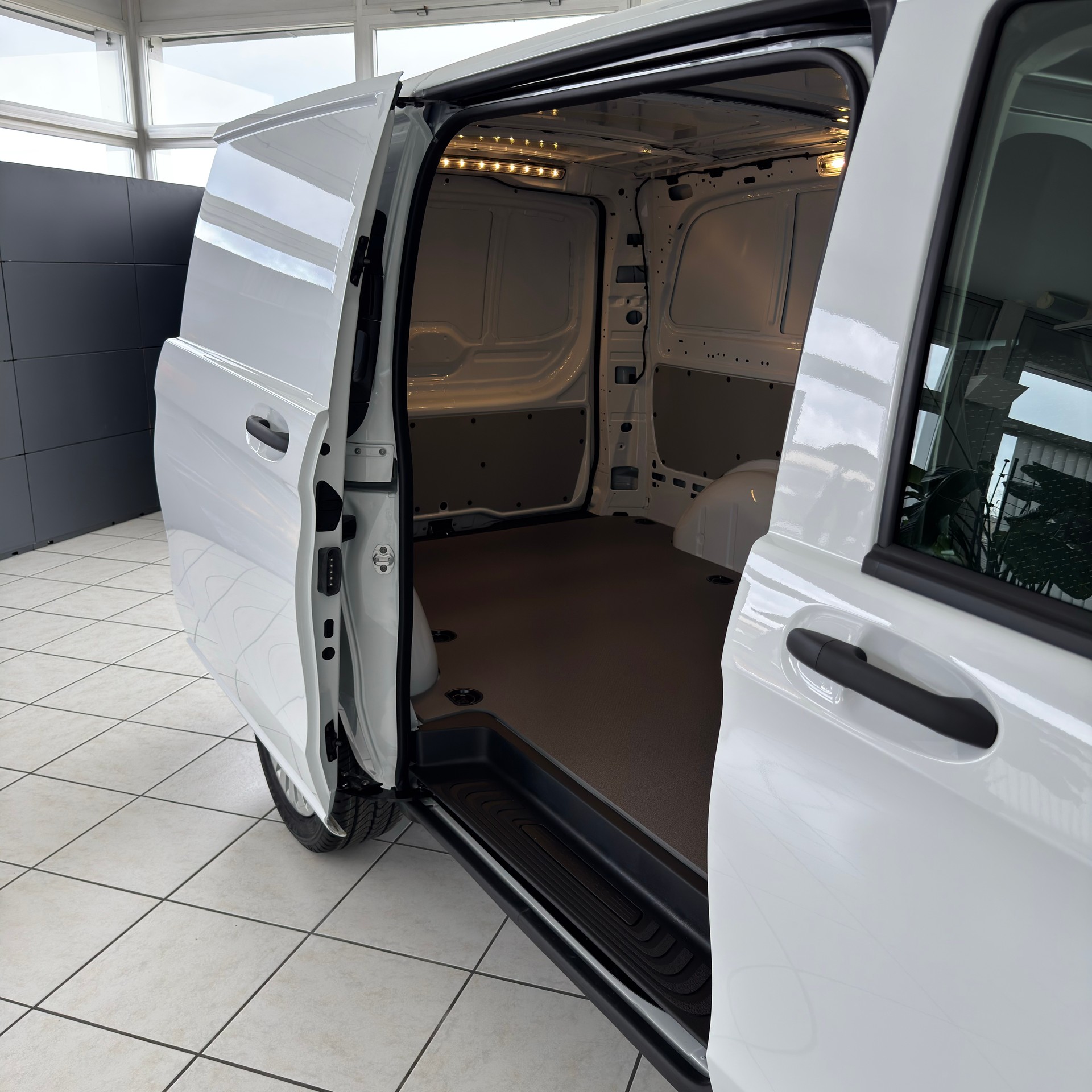 MERCEDES-BENZ Vito 114 CDI 4MATIC KA PRO 3200mm L WORKER-image-7