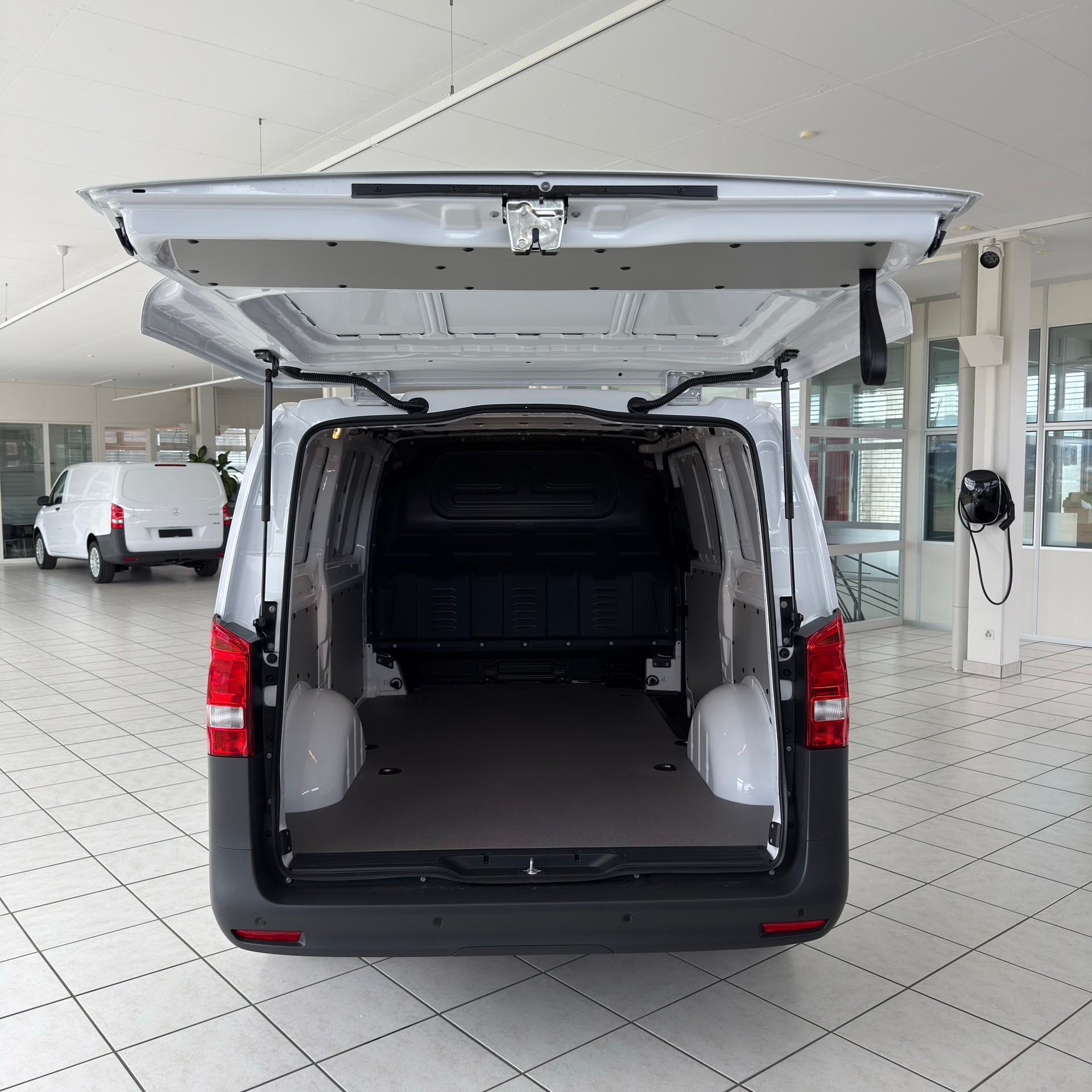 MERCEDES-BENZ Vito 114 CDI 4MATIC KA PRO 3200mm L WORKER-image-5