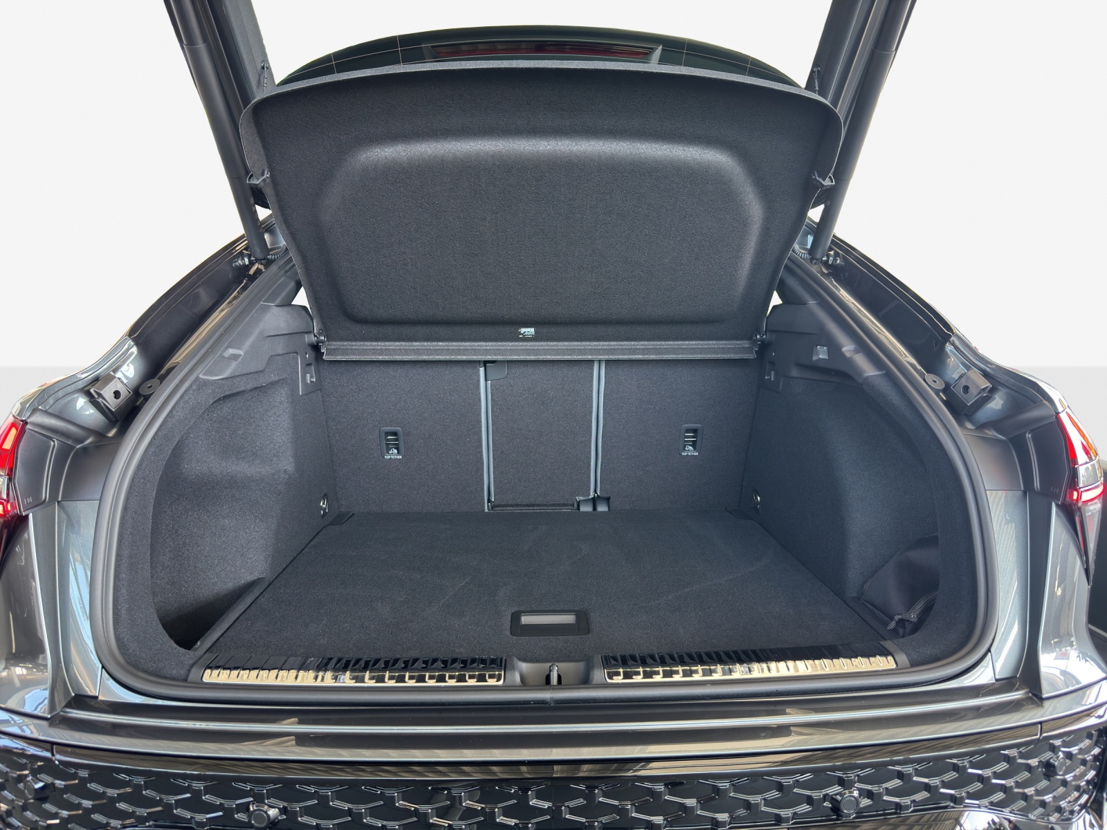 AUDI Q3 Sportback 110 kW TFSI S tronic-image-4