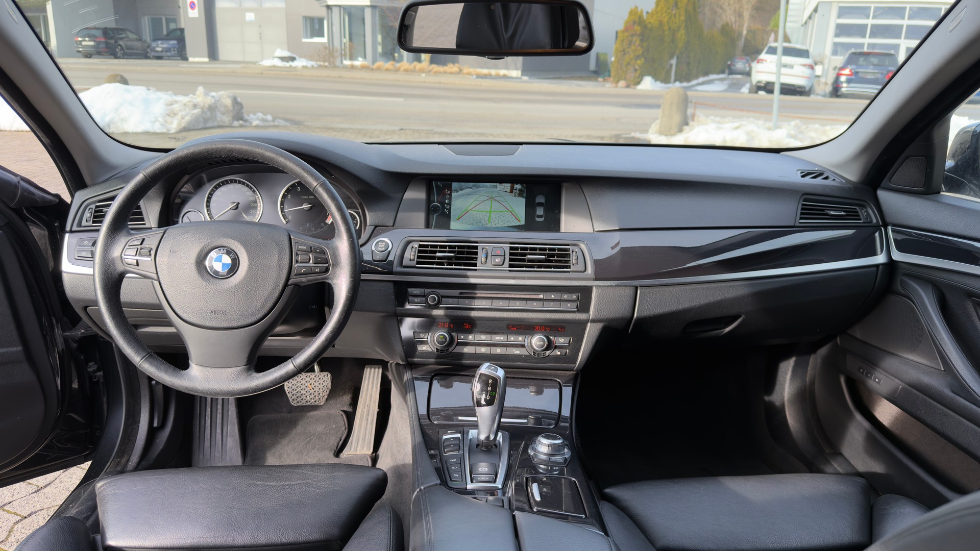 BMW 528i xDrive Steptronic-image-16