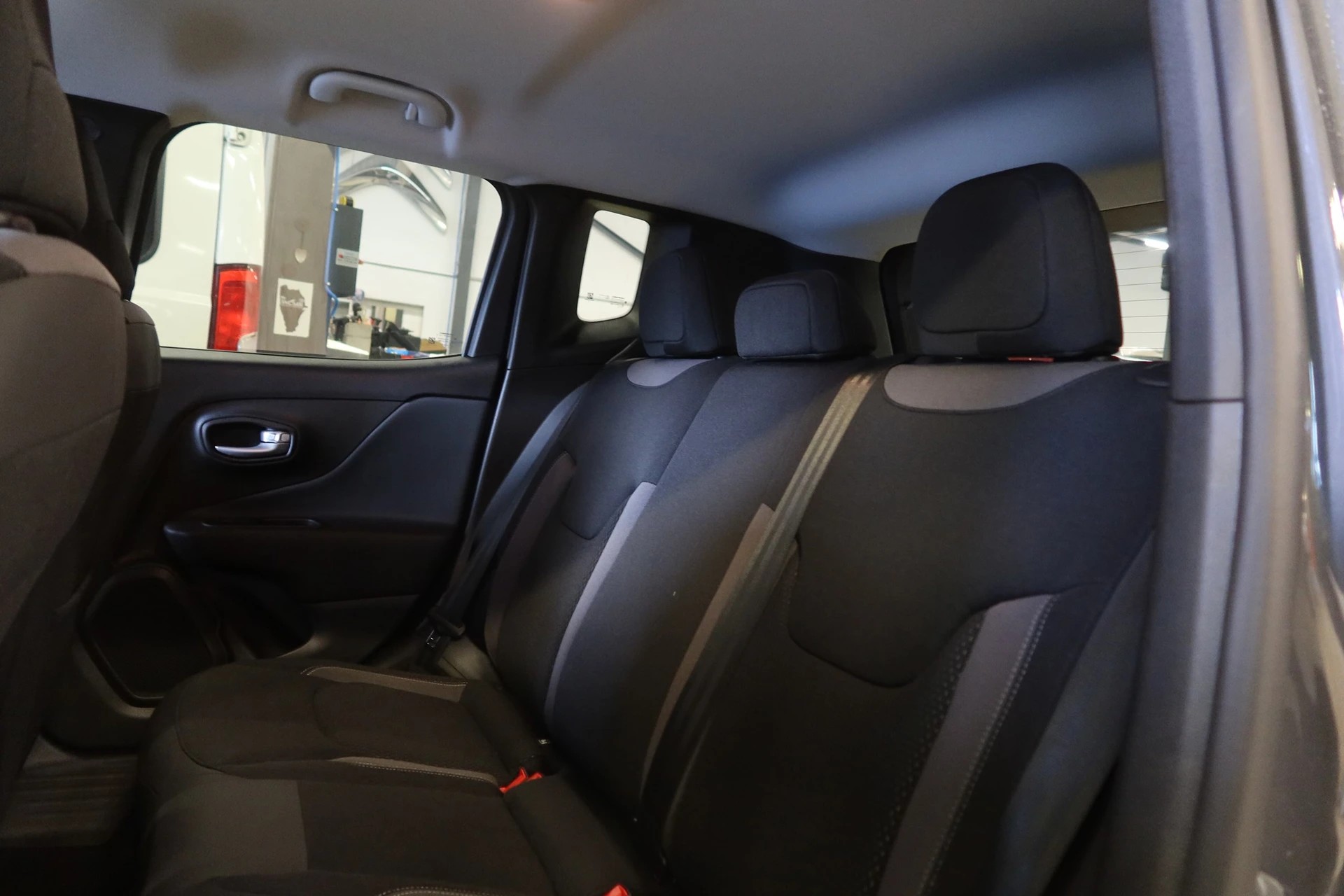 JEEP Renegade 1.5 MHEV Sw.Lim.-image-8