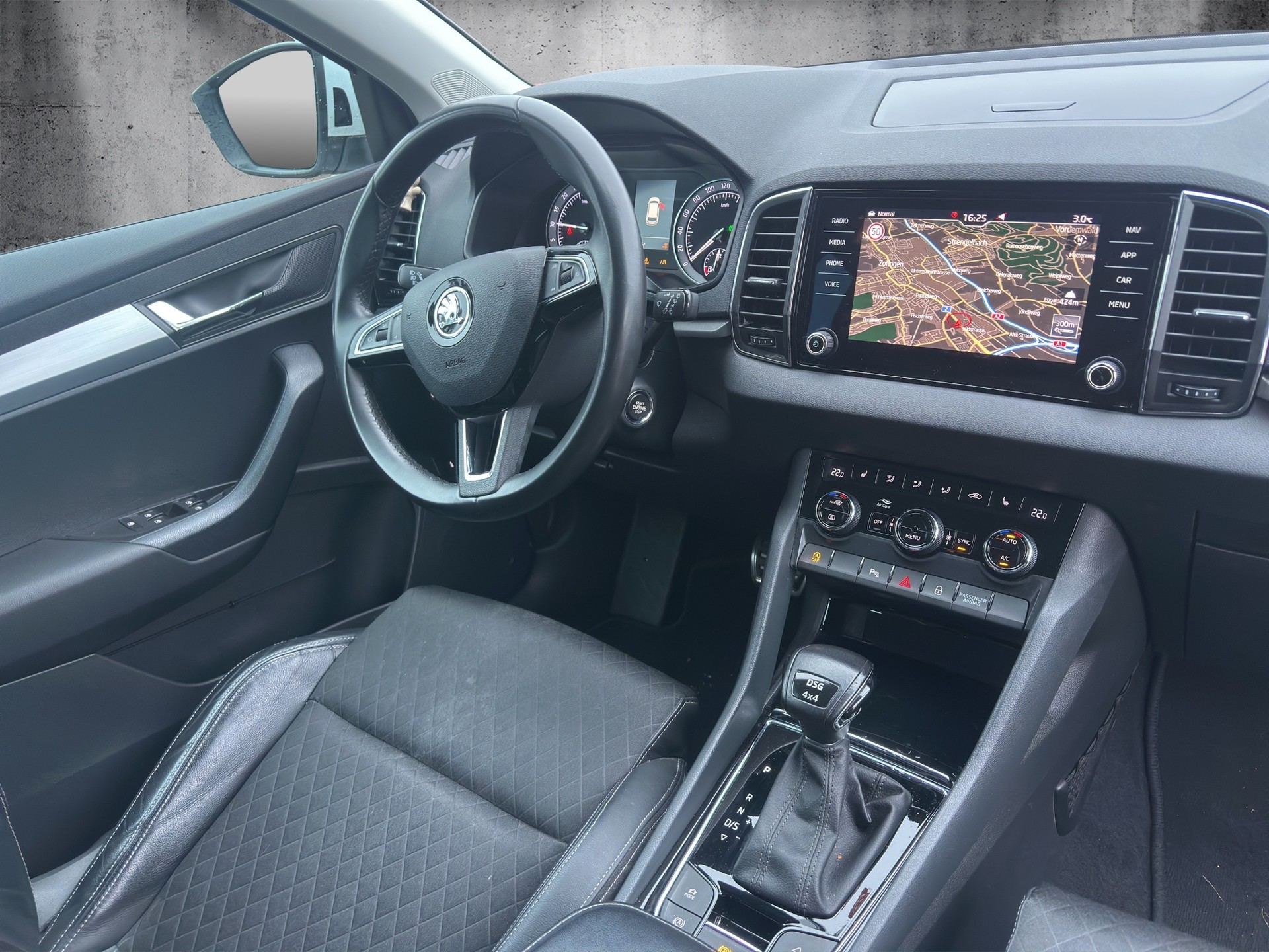 SKODA Karoq 2.0 TDI CR Style 4x4 DSG-image-10