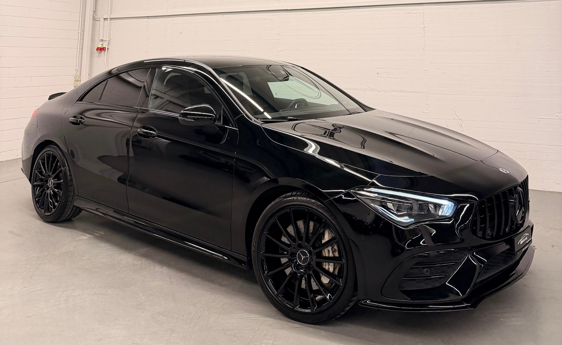 MERCEDES-BENZ CLA 35 AMG AERODYNAMIK ALL BLACK PERFORMANCE 4Matic 7G-DCT mit neuer Motor inkl 24 Monate Garantie-image-0