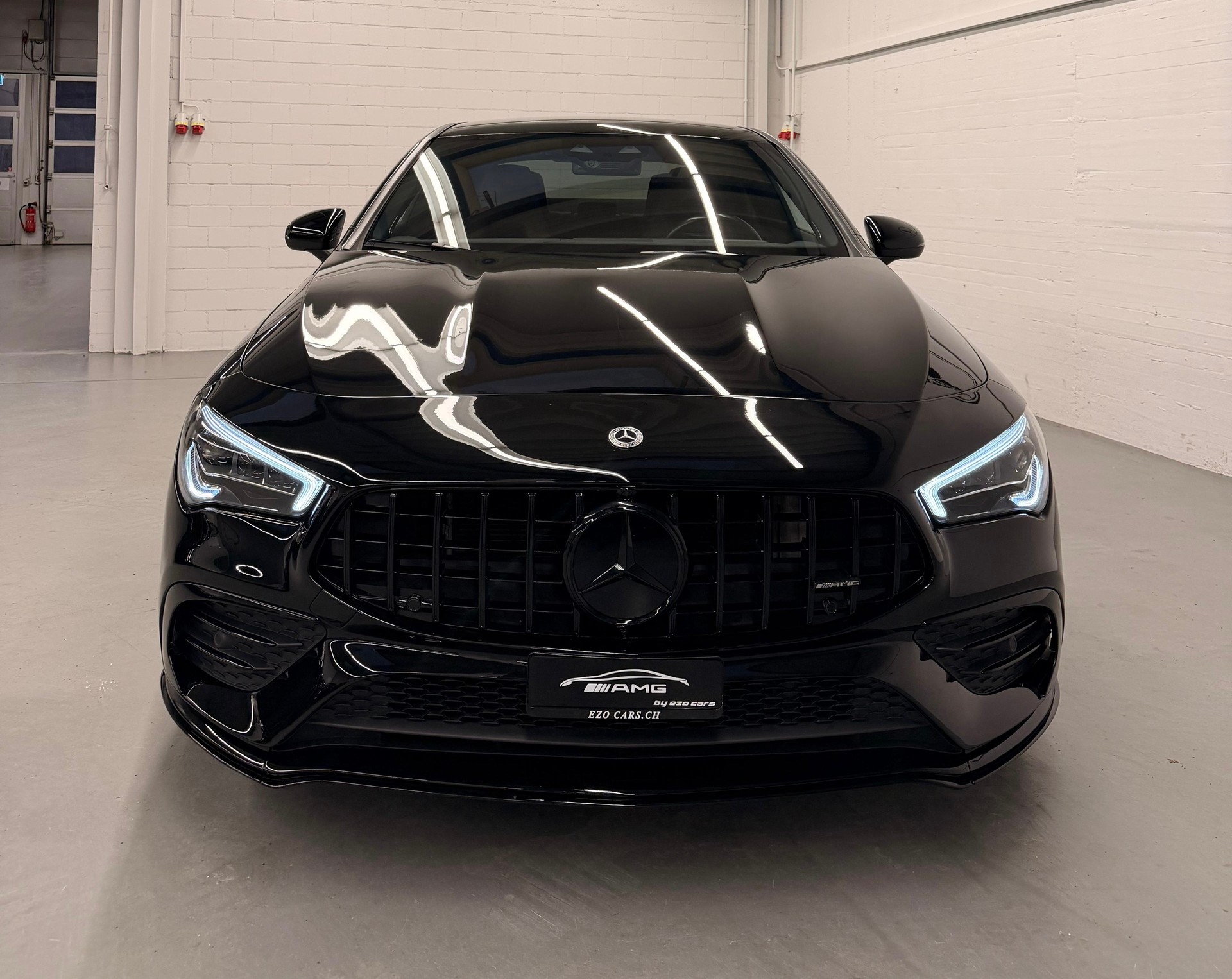 MERCEDES-BENZ CLA 35 AMG AERODYNAMIK ALL BLACK PERFORMANCE 4Matic 7G-DCT mit neuer Motor inkl 24 Monate Garantie-image-1