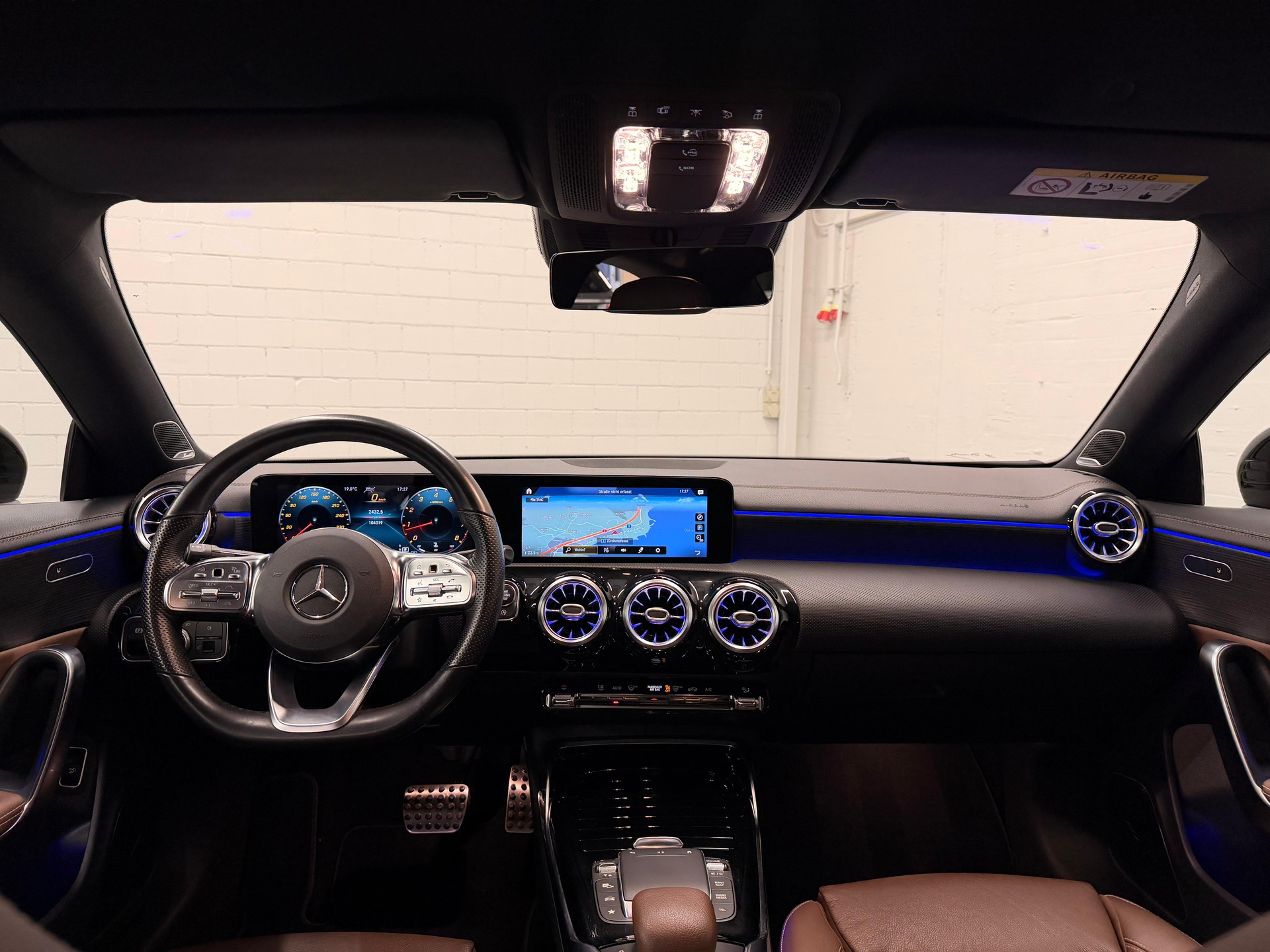 MERCEDES-BENZ CLA 35 AMG AERODYNAMIK ALL BLACK PERFORMANCE 4Matic 7G-DCT mit neuer Motor inkl 24 Monate Garantie-image-11