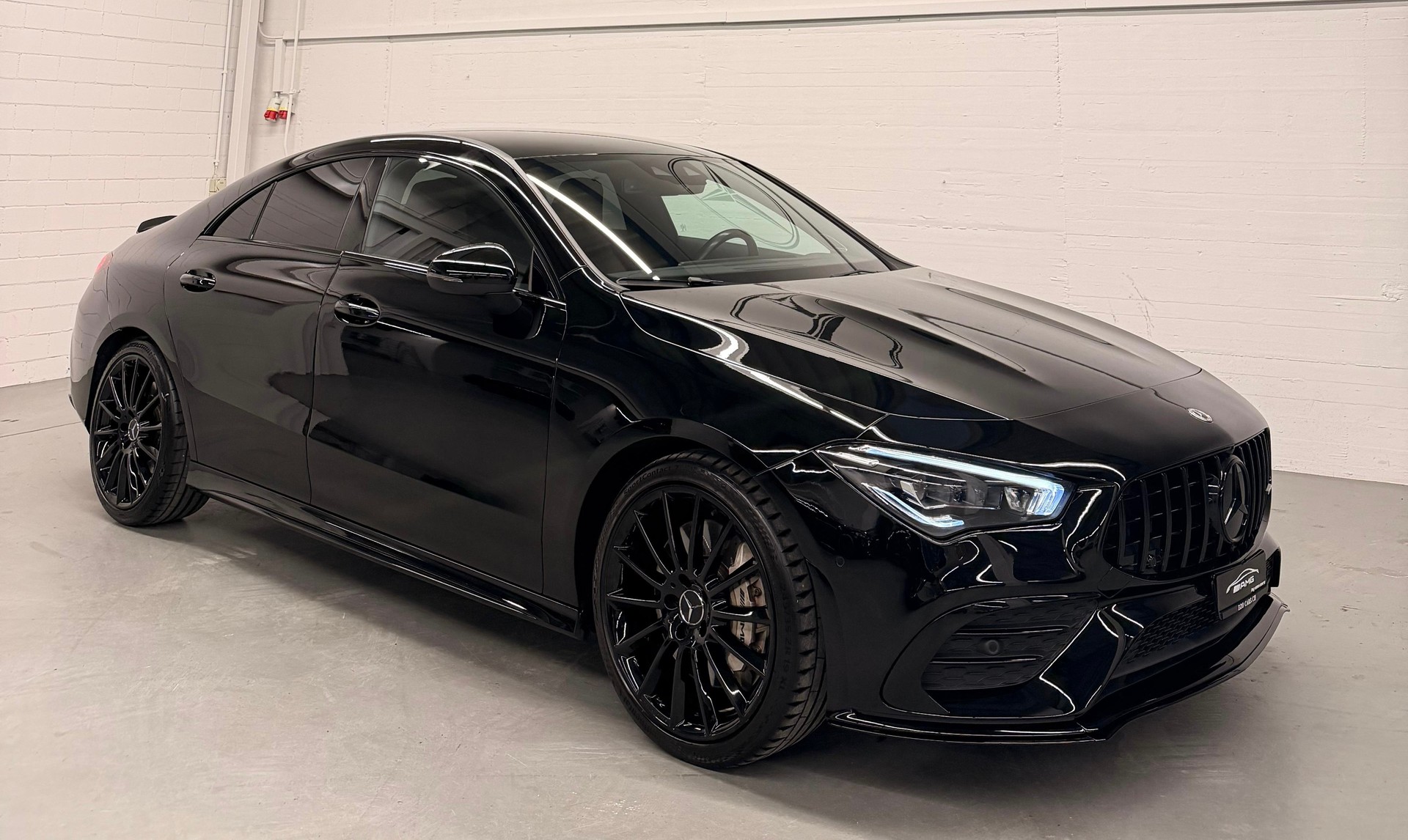 MERCEDES-BENZ CLA 35 AMG AERODYNAMIK ALL BLACK PERFORMANCE 4Matic 7G-DCT mit neuer Motor inkl 24 Monate Garantie-image-3