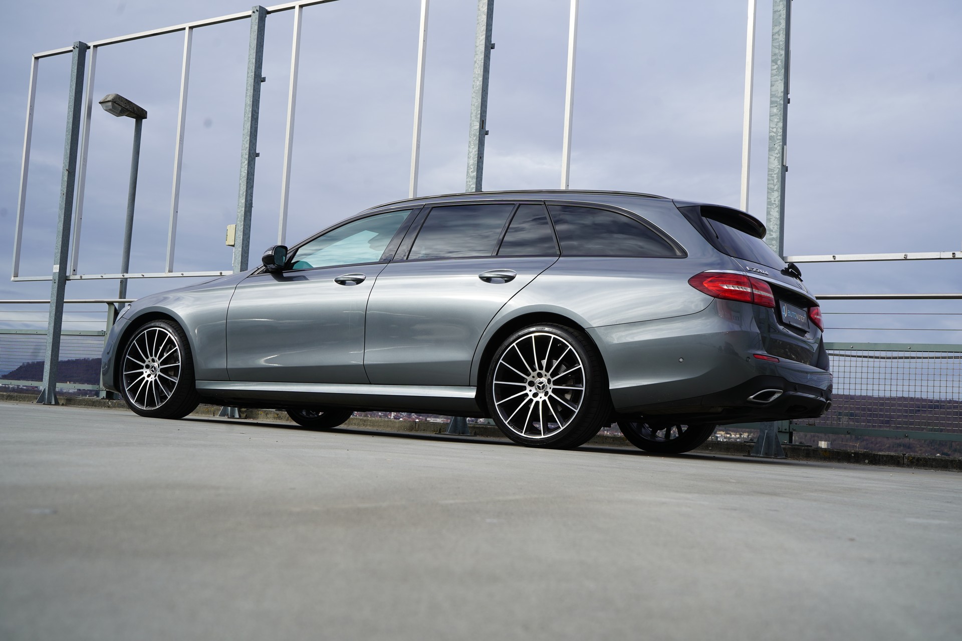MERCEDES-BENZ E 220 d AMG LINE NIGHT 4MATIC 9G-TRONIC l 194 PS-image-8