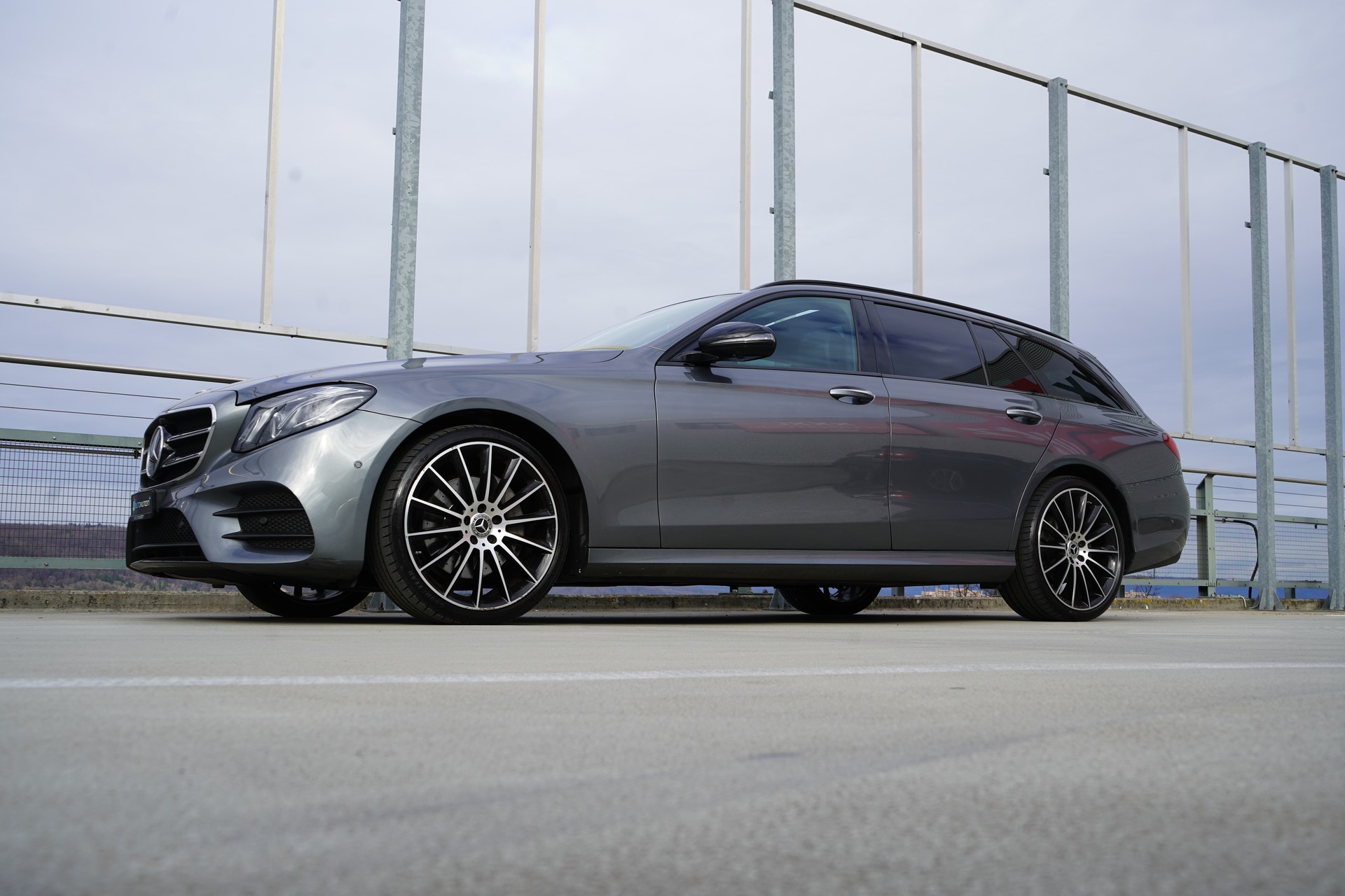 MERCEDES-BENZ E 220 d AMG LINE NIGHT 4MATIC 9G-TRONIC l 194 PS-image-9