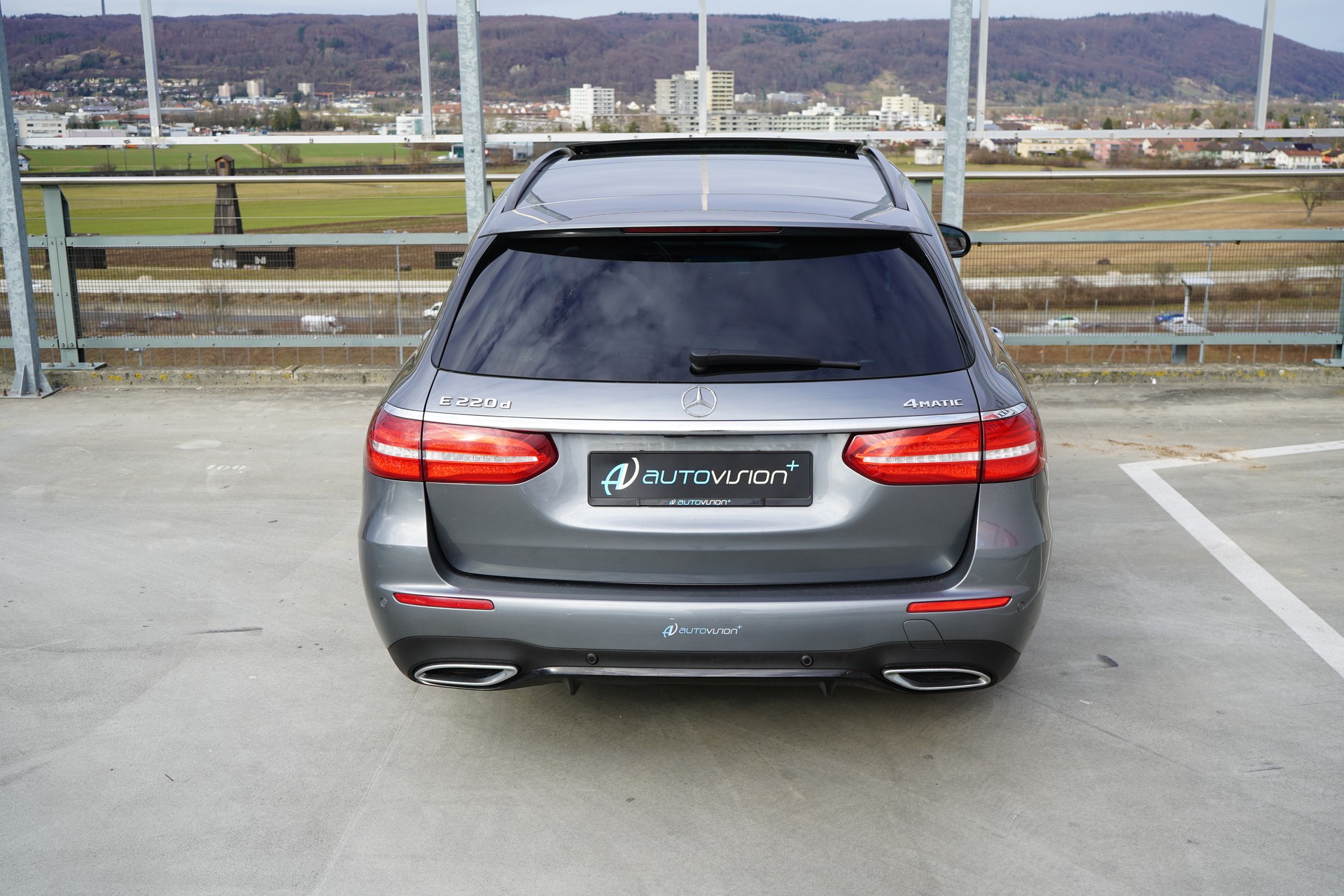 MERCEDES-BENZ E 220 d AMG LINE NIGHT 4MATIC 9G-TRONIC l 194 PS-image-12