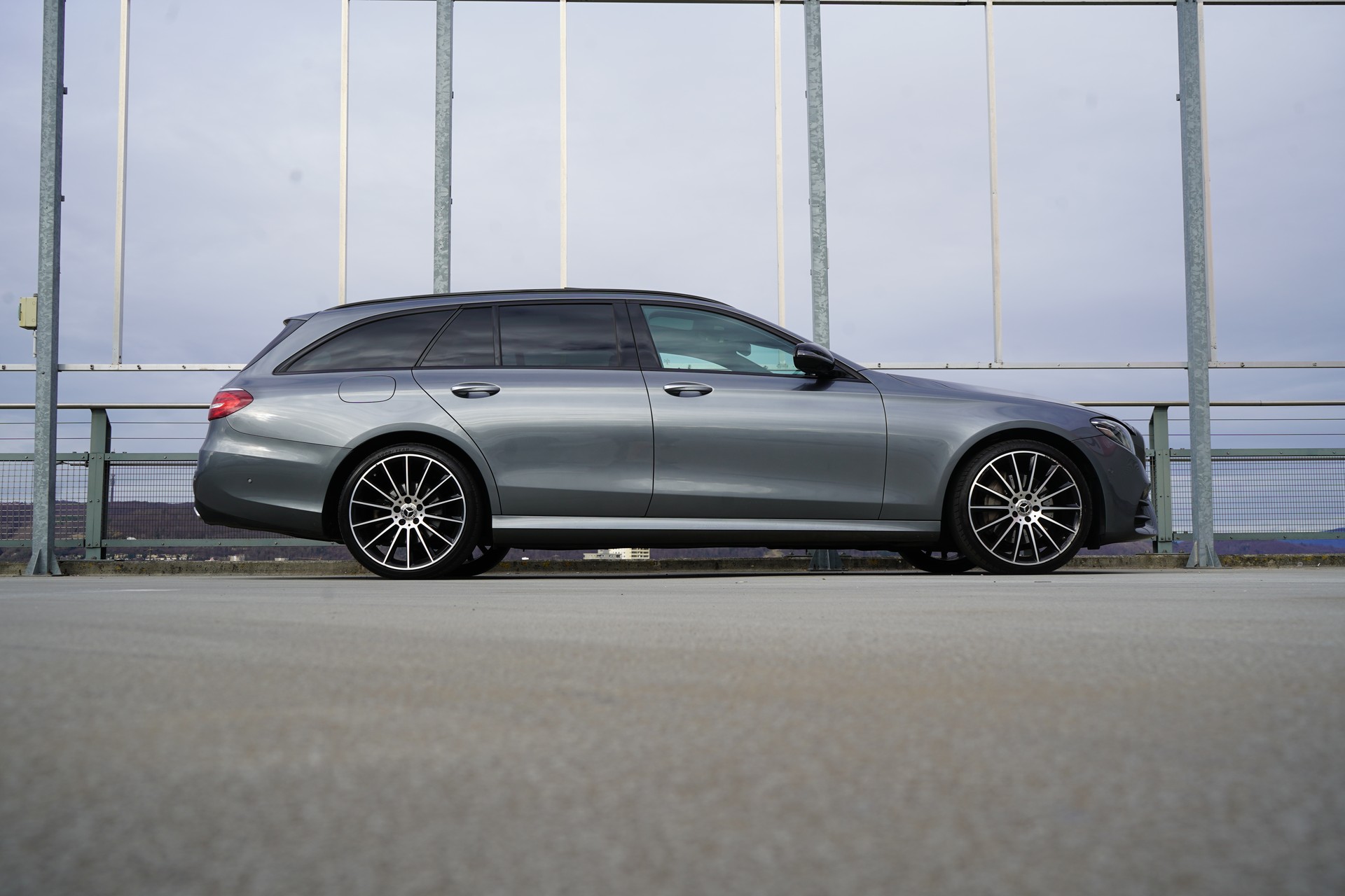 MERCEDES-BENZ E 220 d AMG LINE NIGHT 4MATIC 9G-TRONIC l 194 PS-image-0