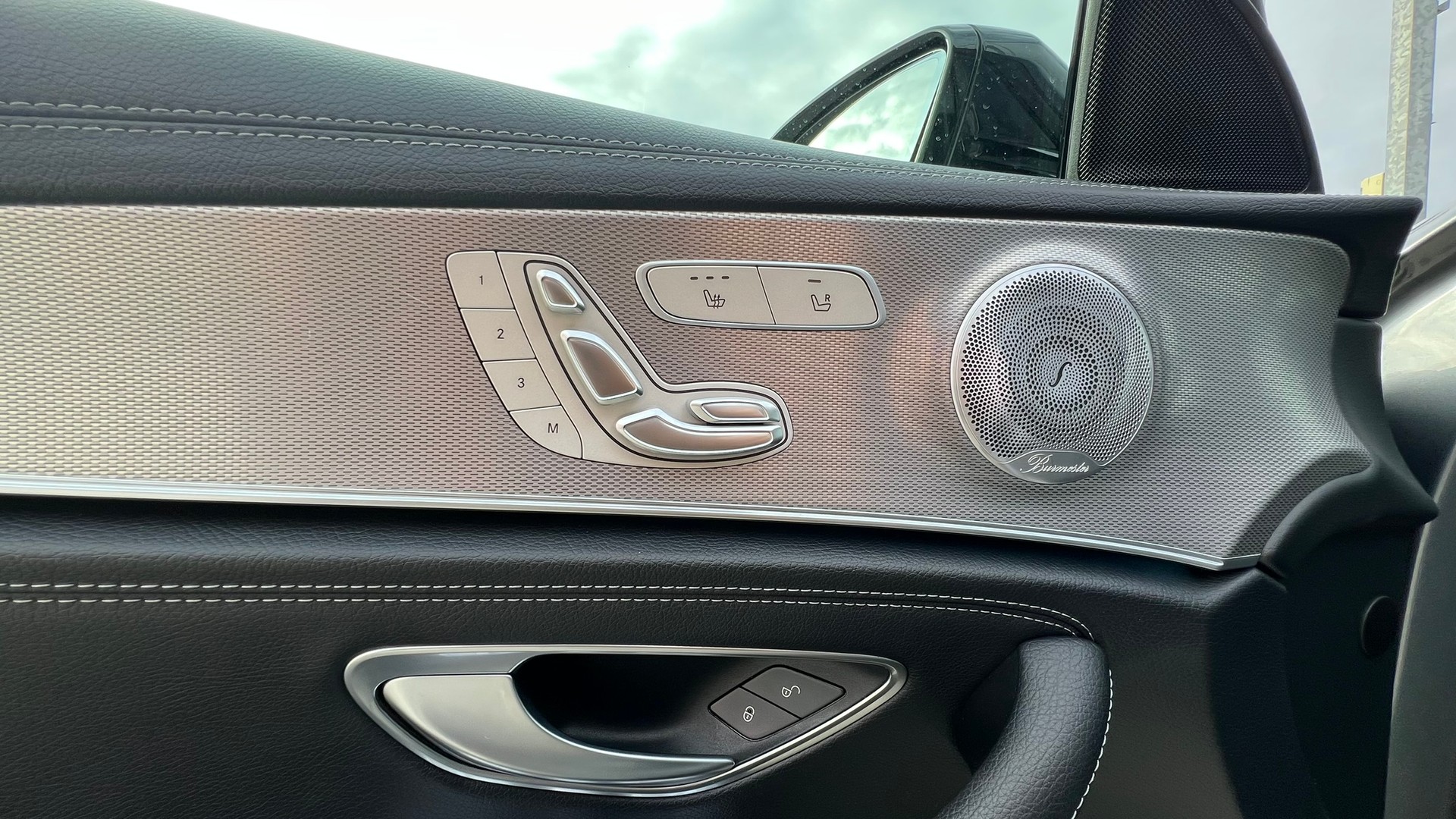 MERCEDES-BENZ E 220 d AMG LINE NIGHT 4MATIC 9G-TRONIC l 194 PS-image-25