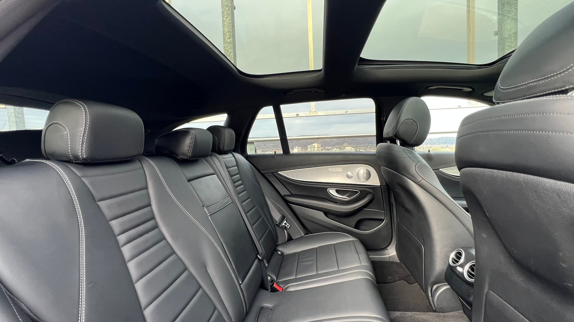 MERCEDES-BENZ E 220 d AMG LINE NIGHT 4MATIC 9G-TRONIC l 194 PS-image-23