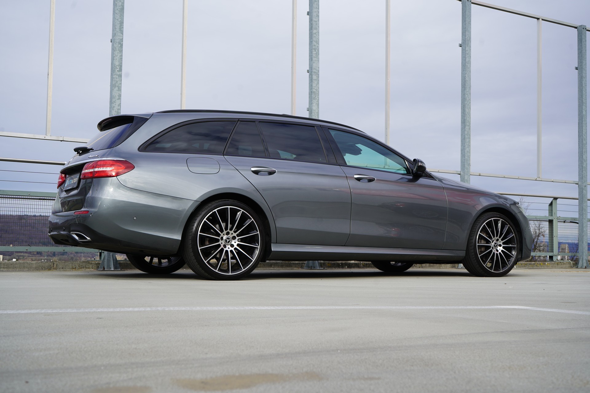 MERCEDES-BENZ E 220 d AMG LINE NIGHT 4MATIC 9G-TRONIC l 194 PS-image-5