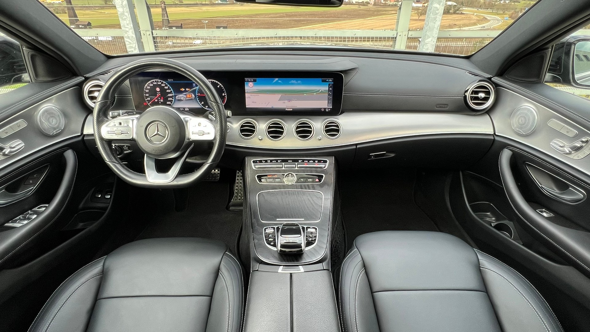 MERCEDES-BENZ E 220 d AMG LINE NIGHT 4MATIC 9G-TRONIC l 194 PS-image-17