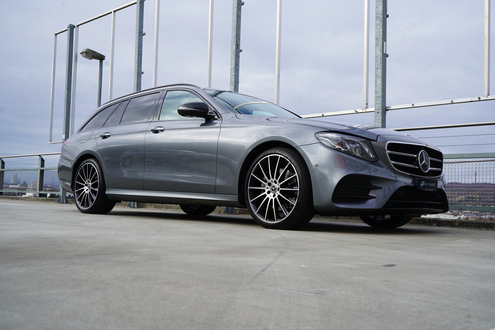 MERCEDES-BENZ E 220 d AMG LINE NIGHT 4MATIC 9G-TRONIC l 194 PS-image-4