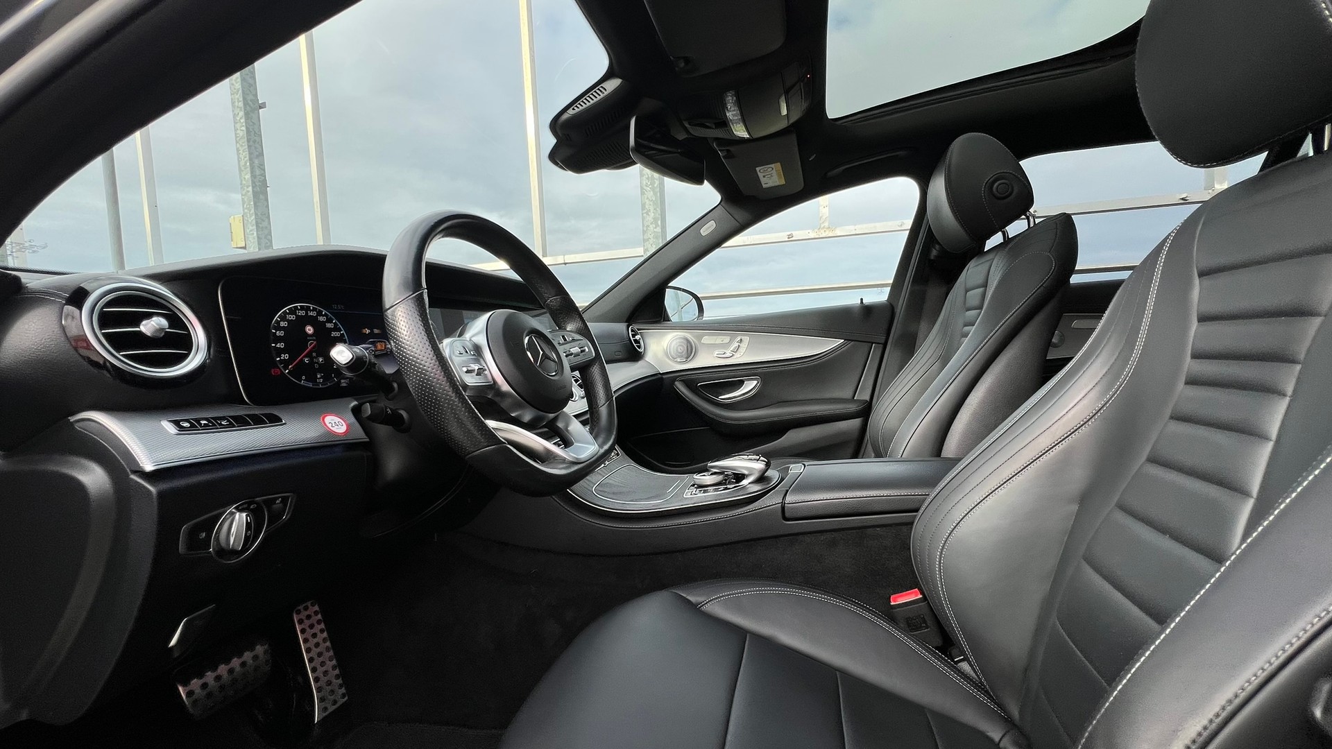 MERCEDES-BENZ E 220 d AMG LINE NIGHT 4MATIC 9G-TRONIC l 194 PS-image-21