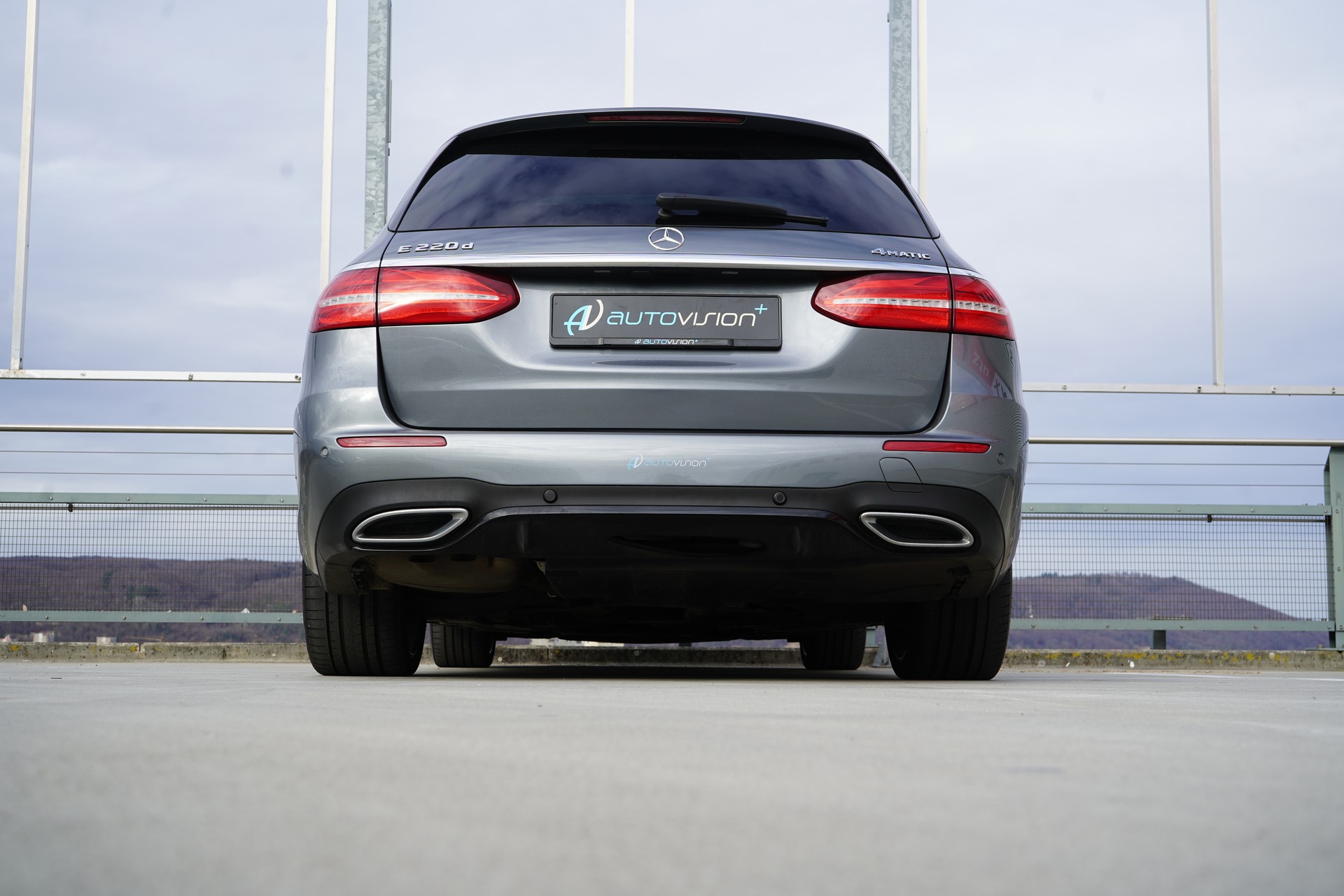 MERCEDES-BENZ E 220 d AMG LINE NIGHT 4MATIC 9G-TRONIC l 194 PS-image-13