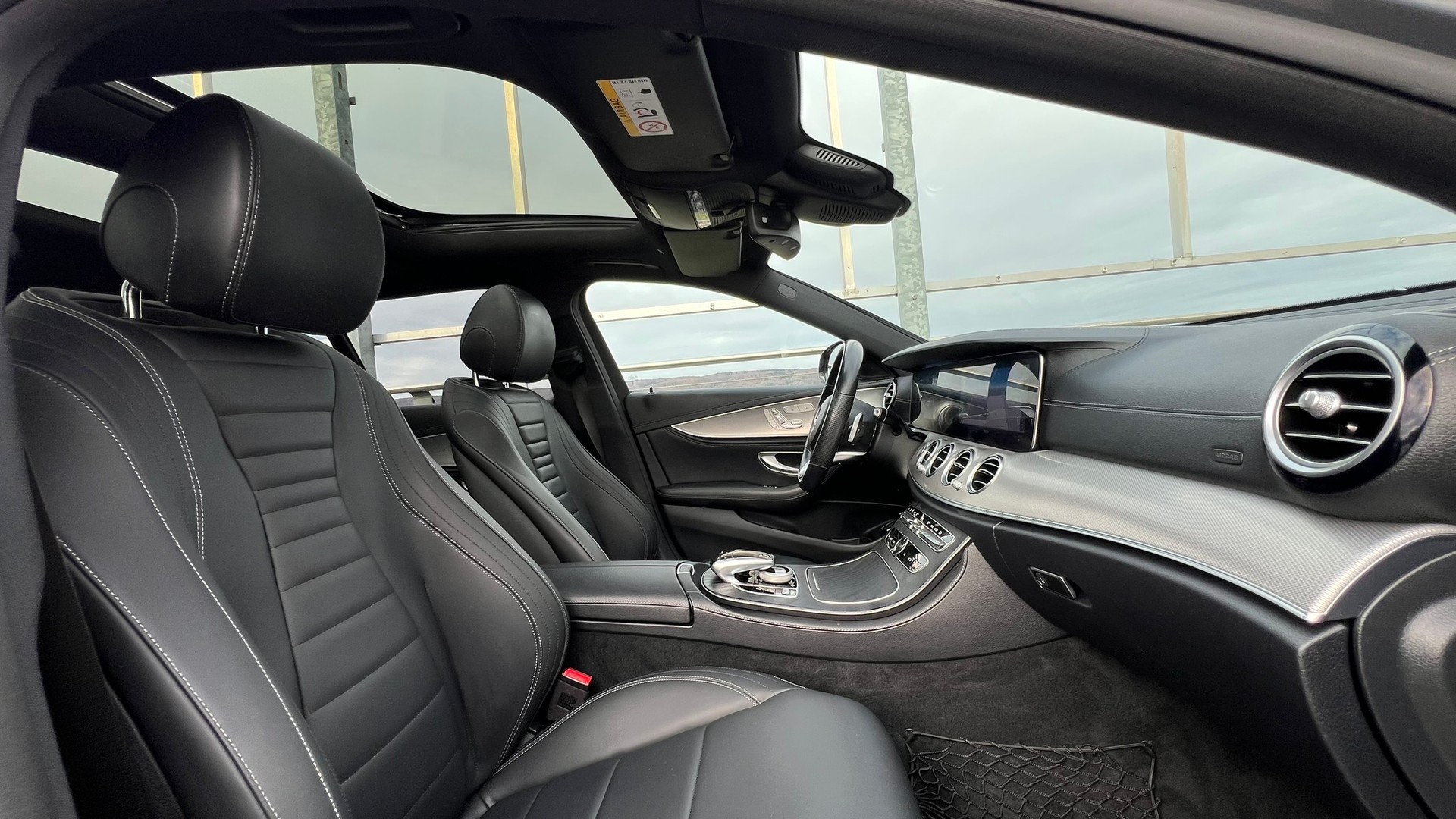 MERCEDES-BENZ E 220 d AMG LINE NIGHT 4MATIC 9G-TRONIC l 194 PS-image-22