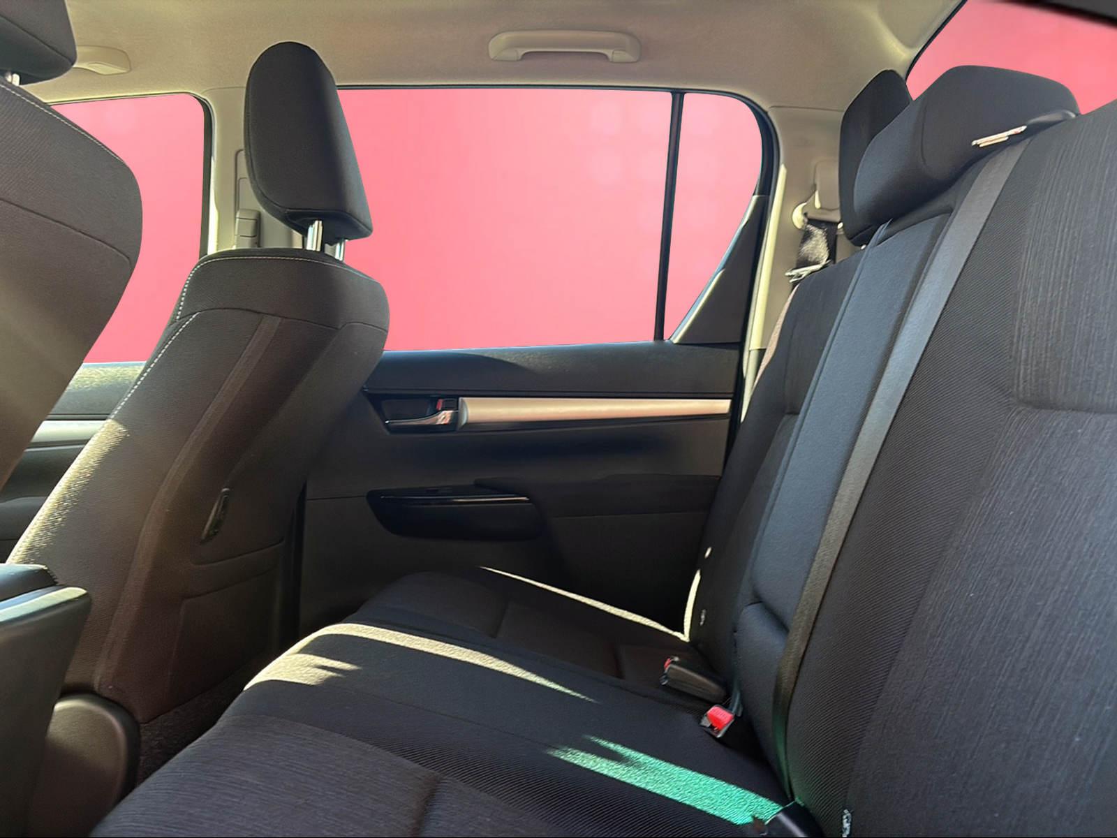 TOYOTA Hilux Double Cab.-Pick-up 2.8 D-4D 204 Style MHEV-image-4
