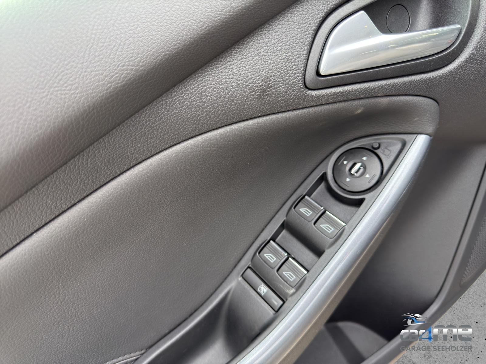 FORD Focus 1.6i EcoB SCTi 182 Titanium-image-11