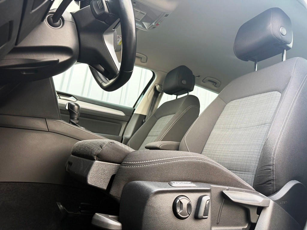 VW Passat 2.0 TDI BMT Business 4Motion DSG-image-12