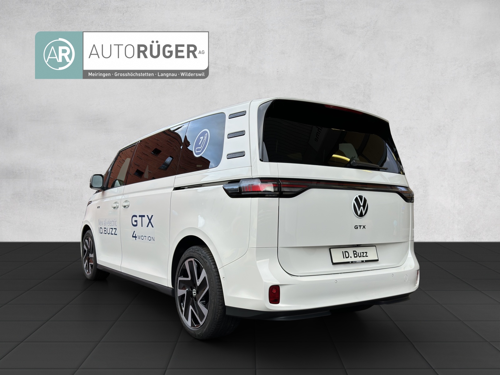 VW ID.Buzz LWB GTX 4 Motion-image-3
