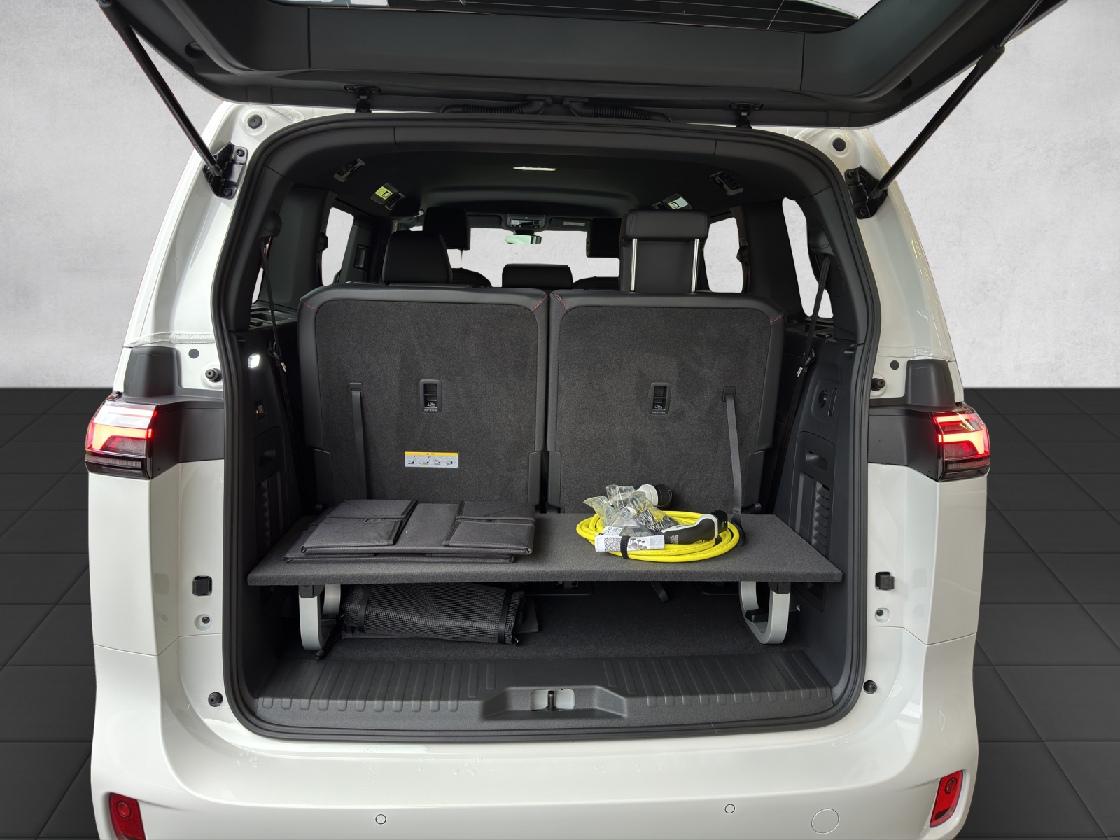 VW ID.Buzz LWB GTX 4 Motion-image-10