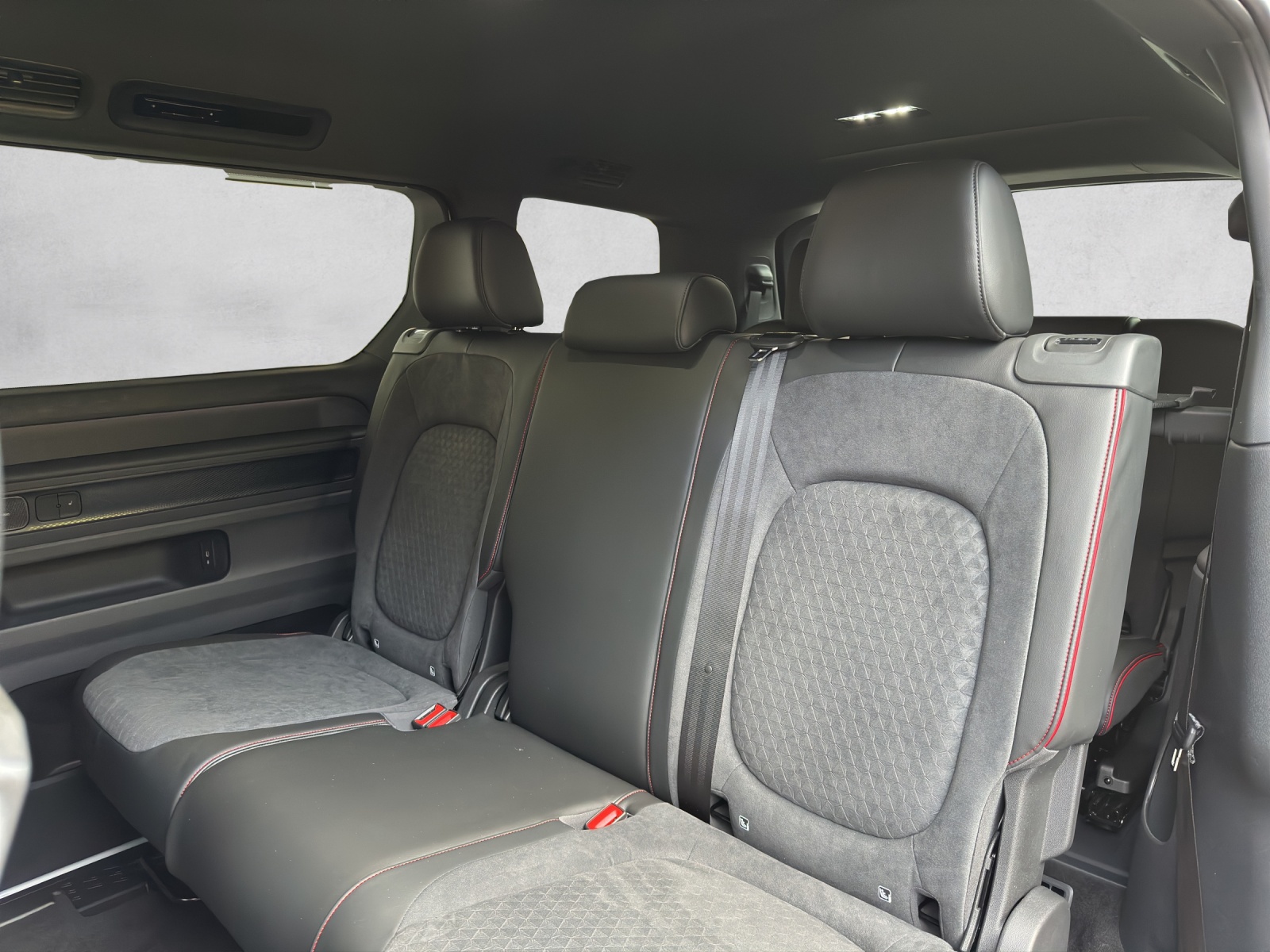 VW ID.Buzz LWB GTX 4 Motion-image-6