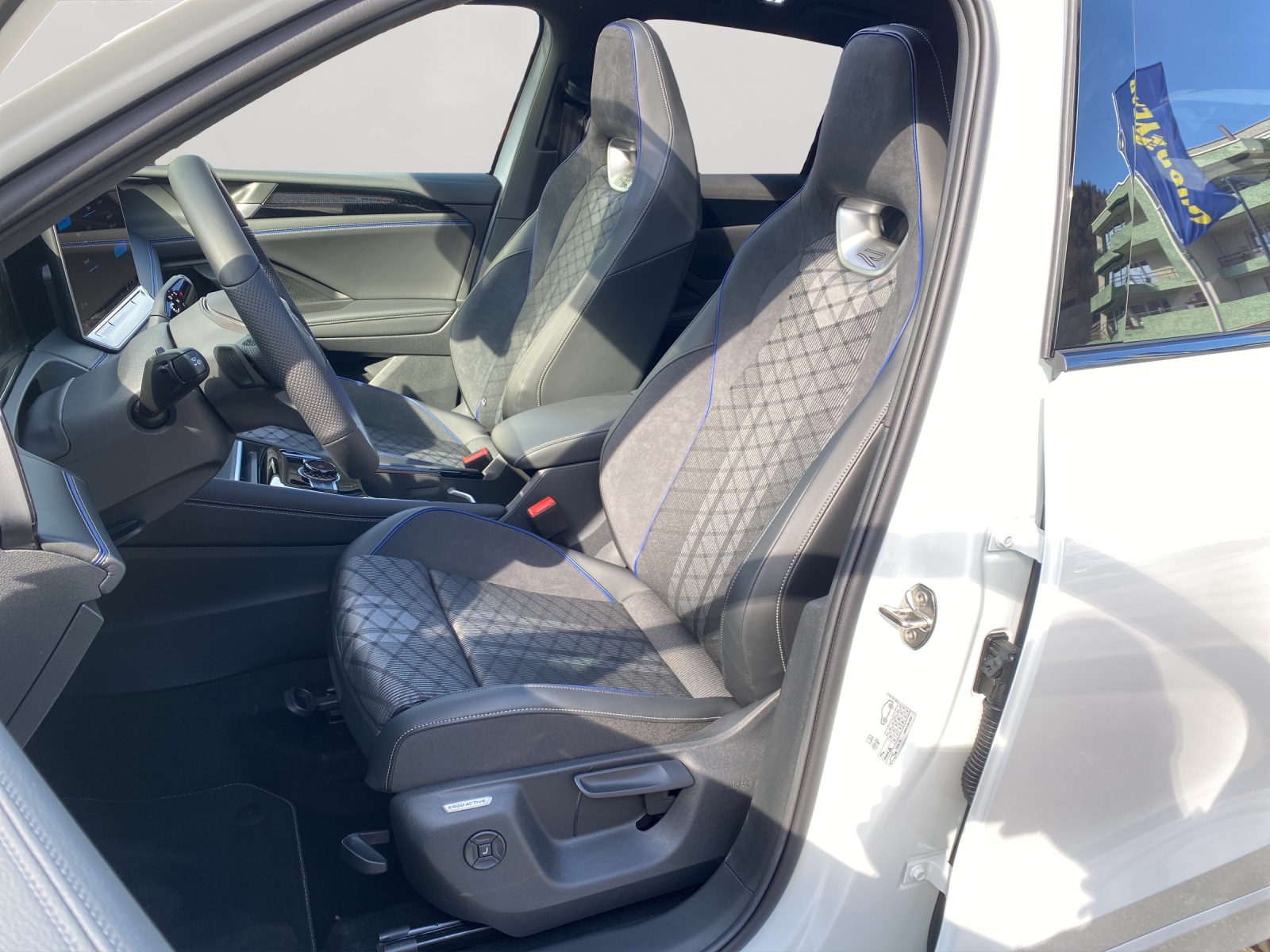 VW Tiguan 2.0 TSI DSG R-Line Plus 4Motion-image-7