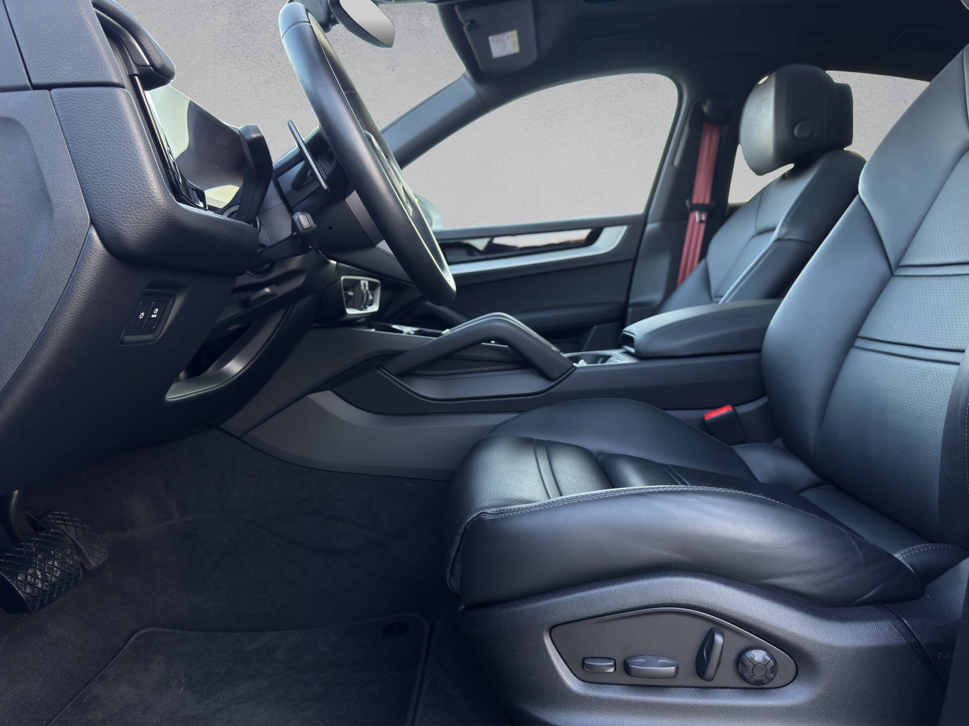 PORSCHE Cayenne Coupé-image-6