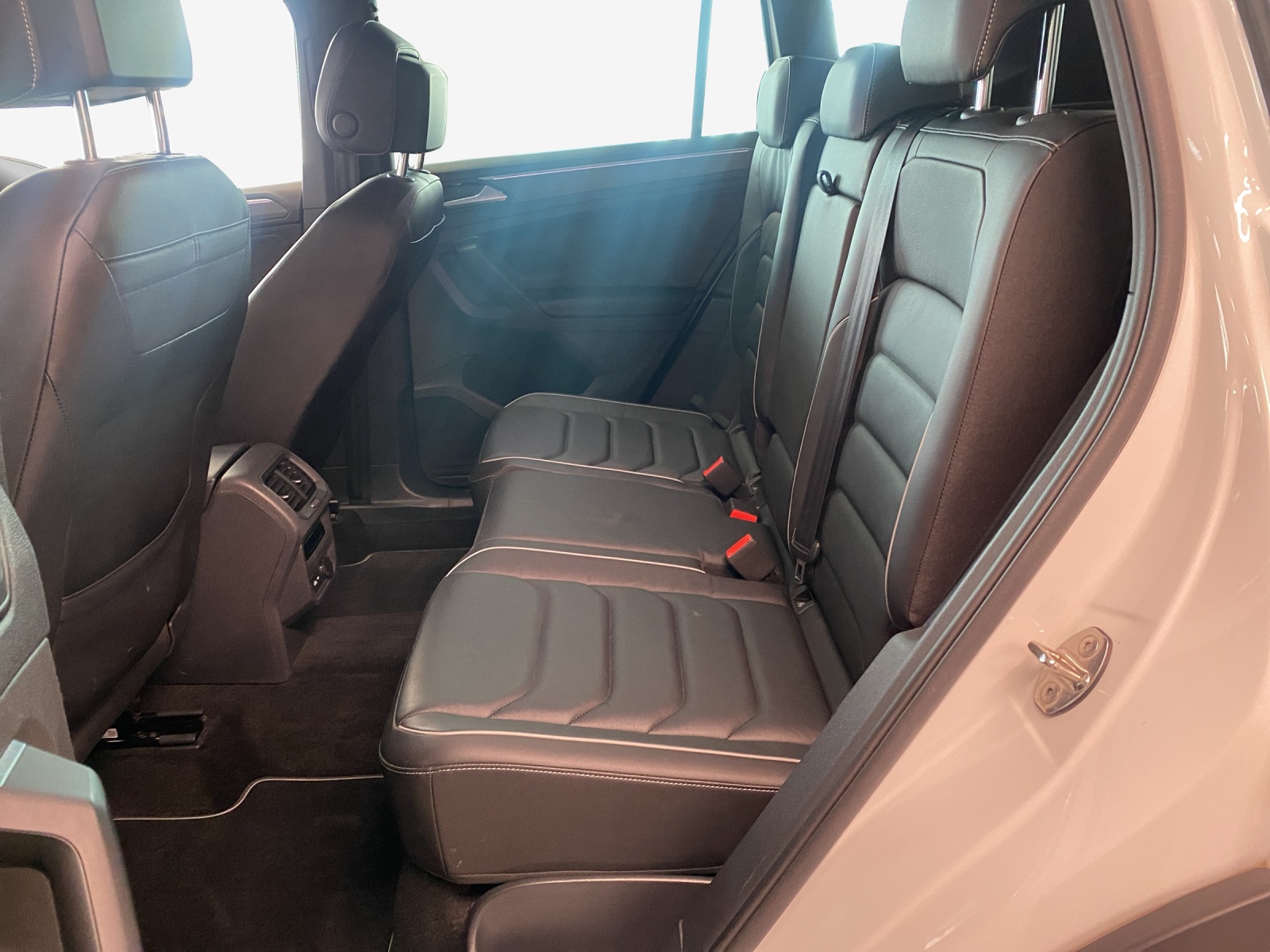 VW Tiguan 2.0TSI R-Line 4Motion DSG-image-11