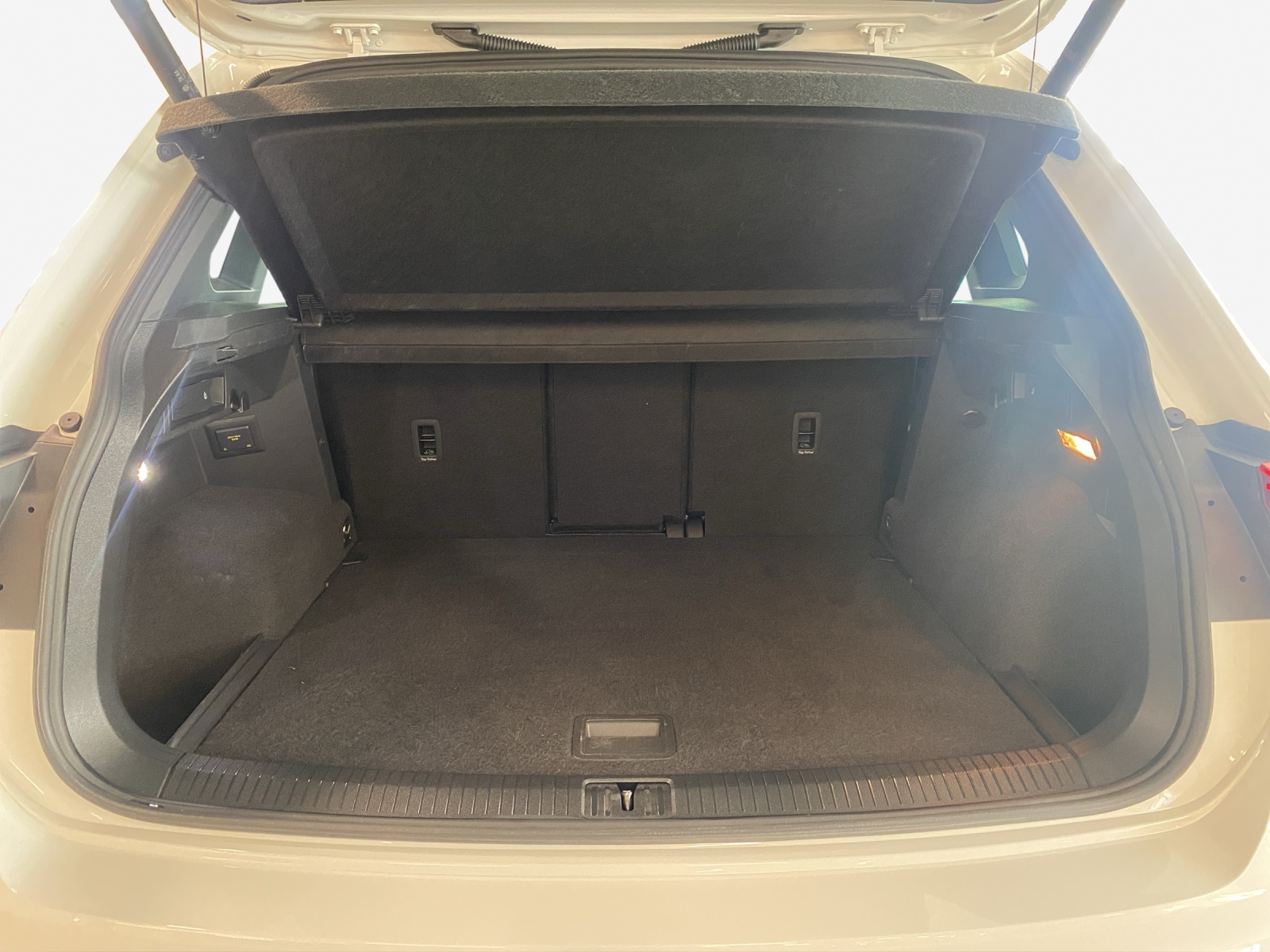 VW Tiguan 2.0TSI R-Line 4Motion DSG-image-12
