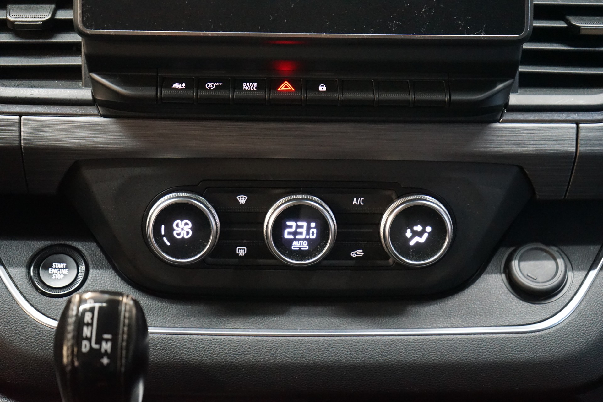 RENAULT Trafic Blue dCi 170 Grand Spaceclass Pack Signature EDC-image-11