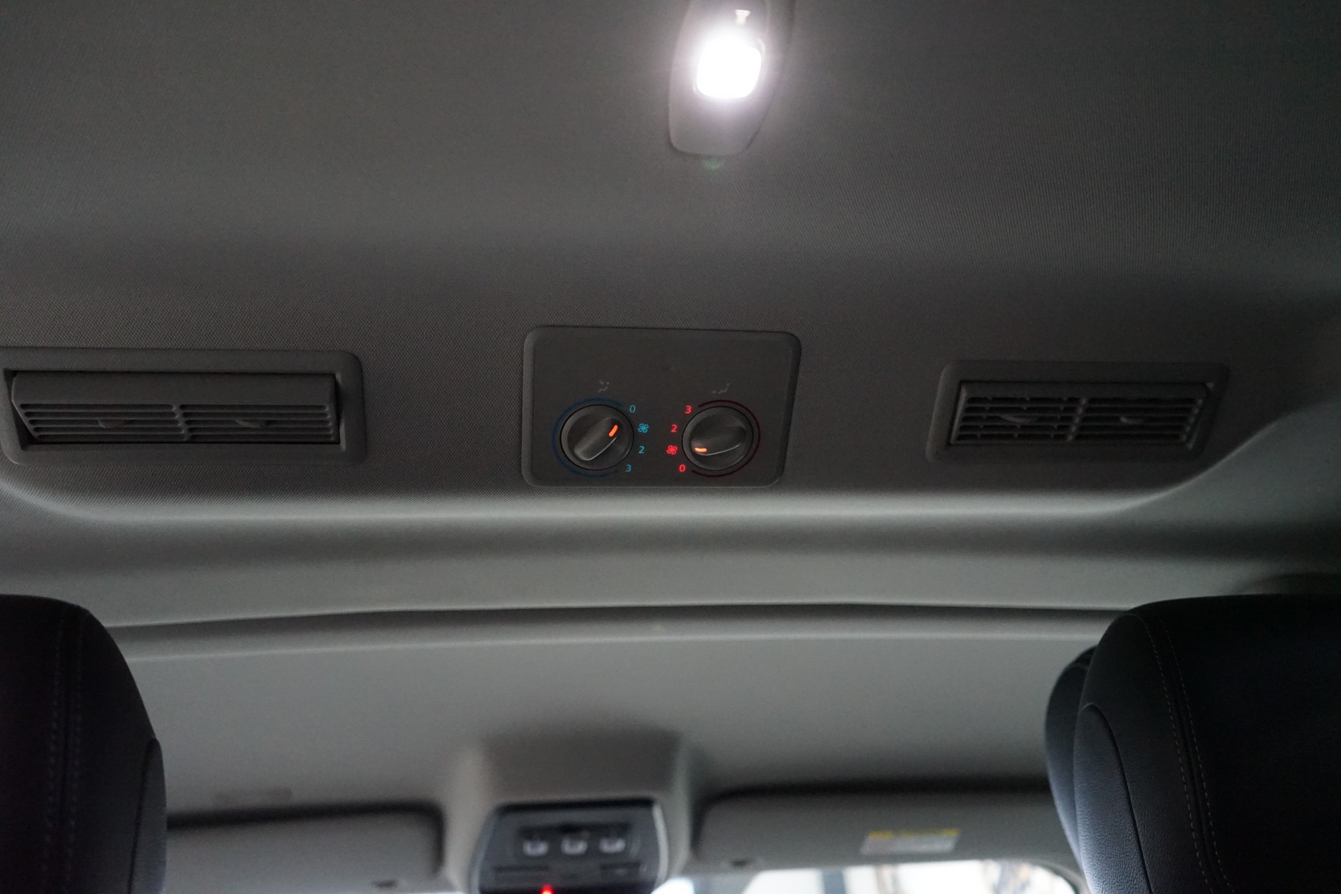 RENAULT Trafic Blue dCi 170 Grand Spaceclass Pack Signature EDC-image-24